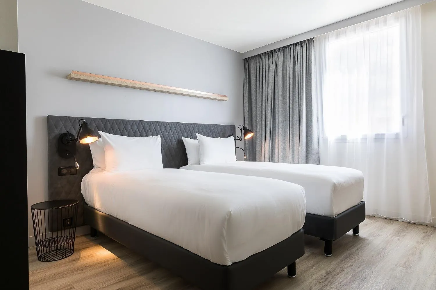 Bedroom, Bed in Hôtel Mercure Paris Gennevilliers