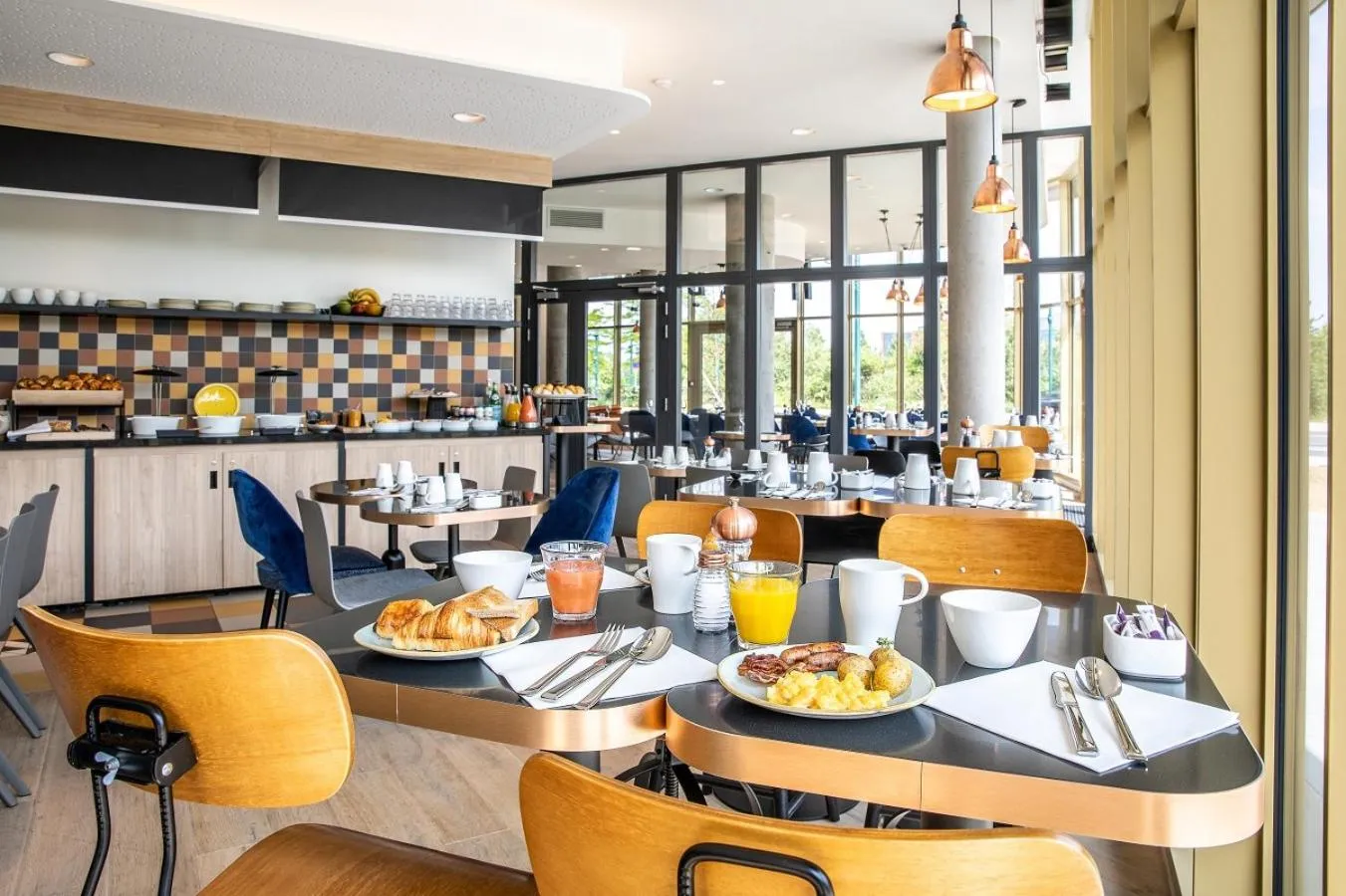 Restaurant/places to eat in Hôtel Mercure Paris Gennevilliers