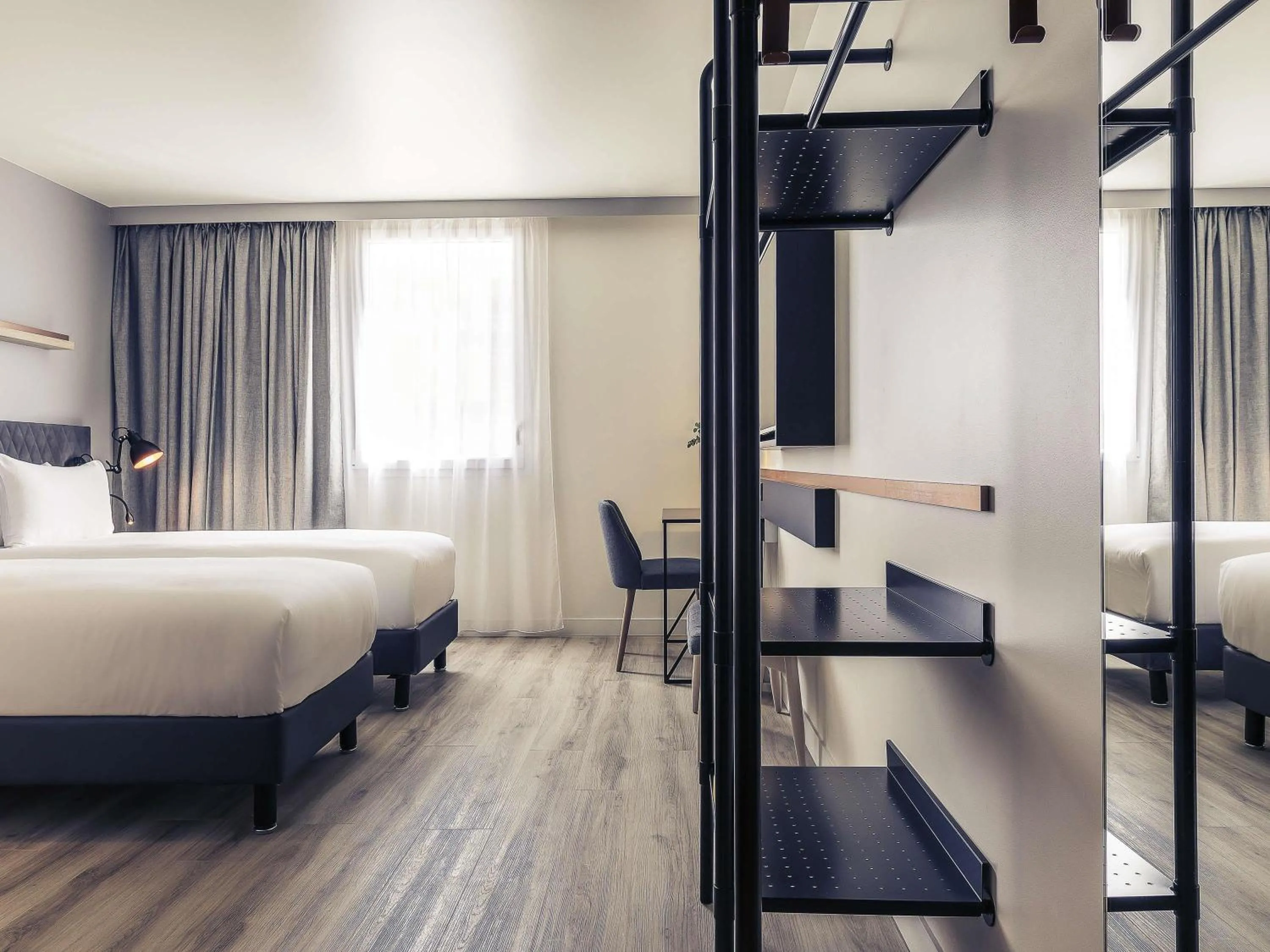 Bedroom, Bed in Hôtel Mercure Paris Gennevilliers