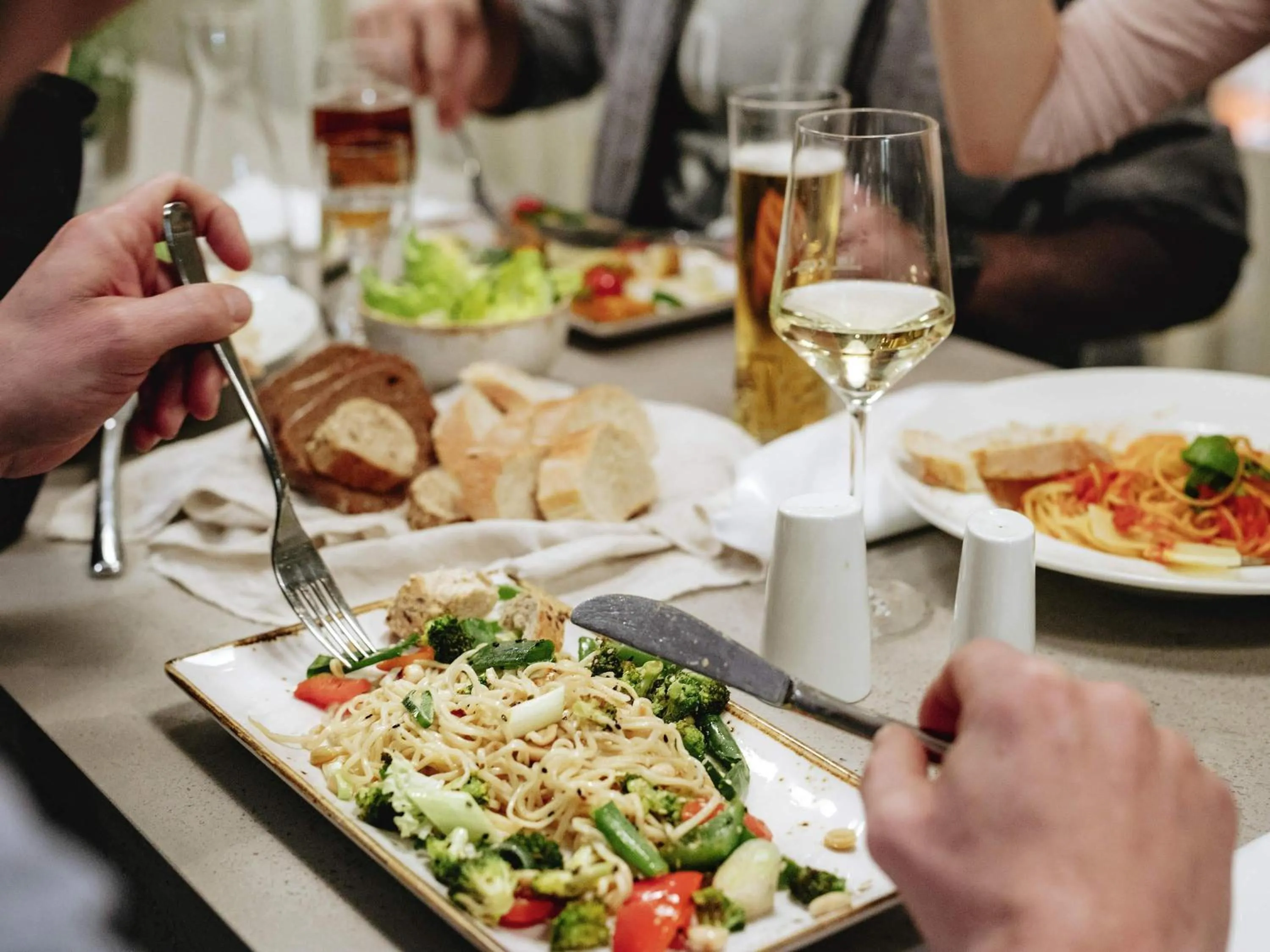 Restaurant/places to eat in ibis Styles Genève Carouge