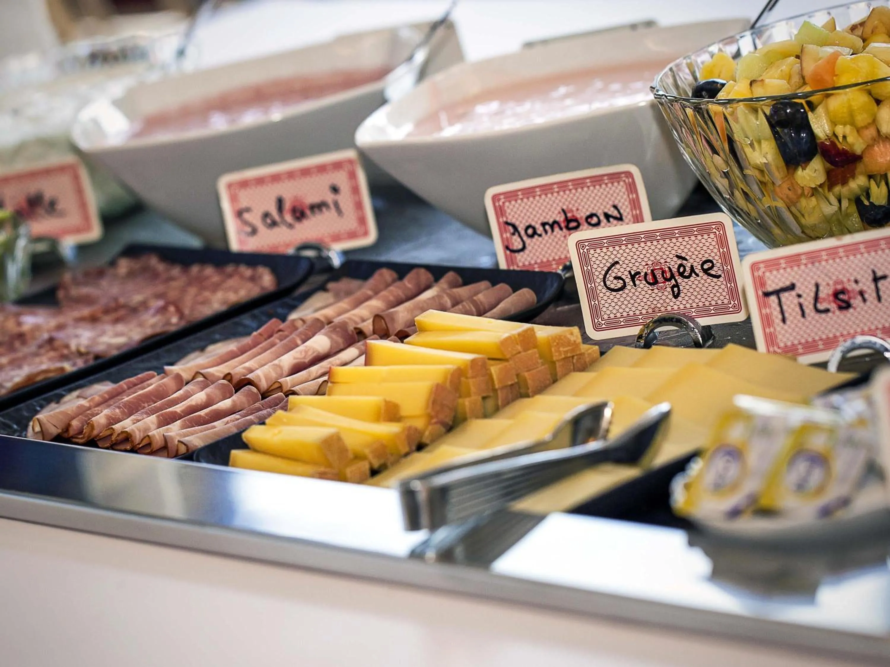 Restaurant/places to eat in ibis Styles Genève Carouge