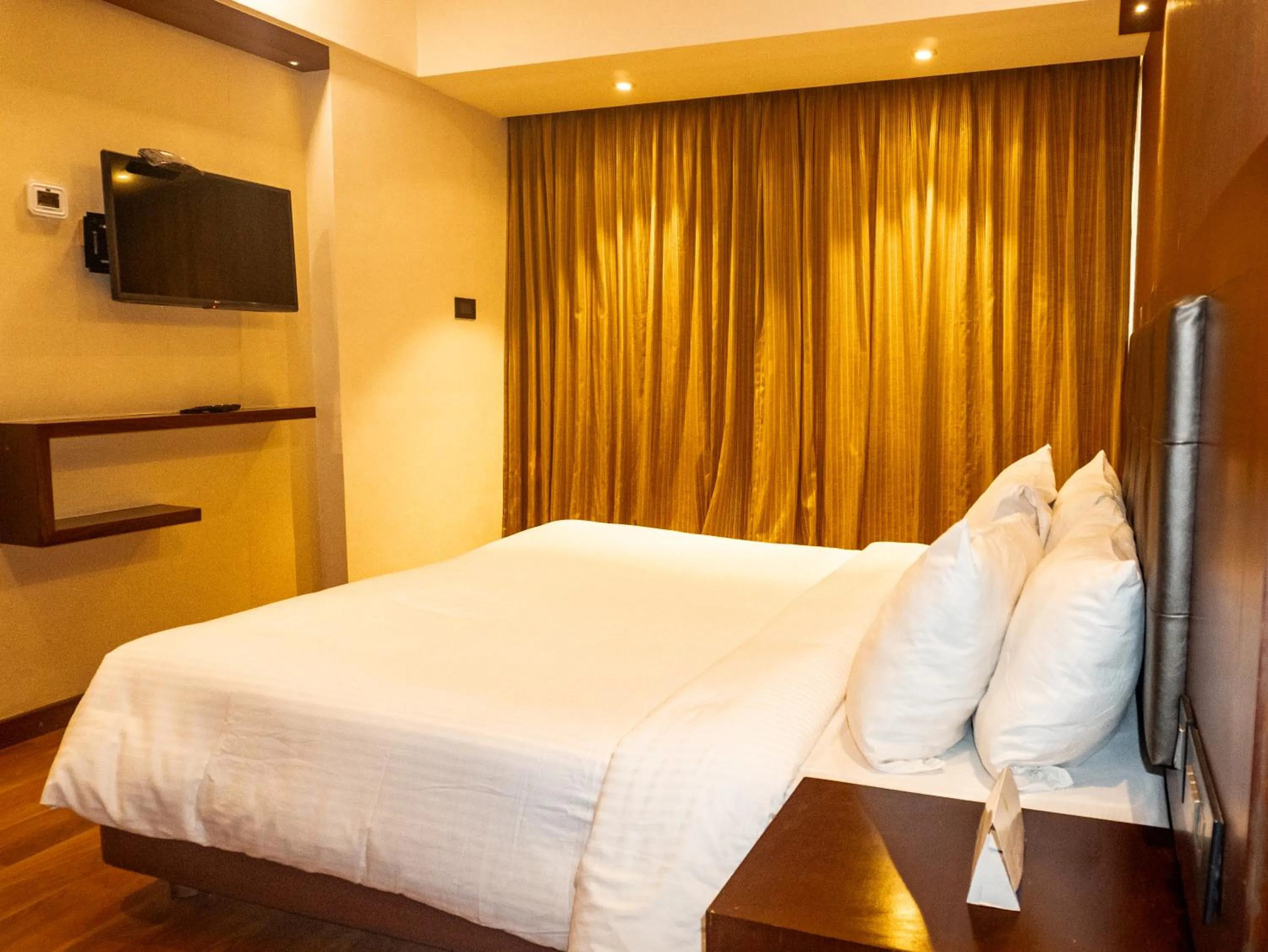 Bed in Classic Sarovar Portico Trivandrum