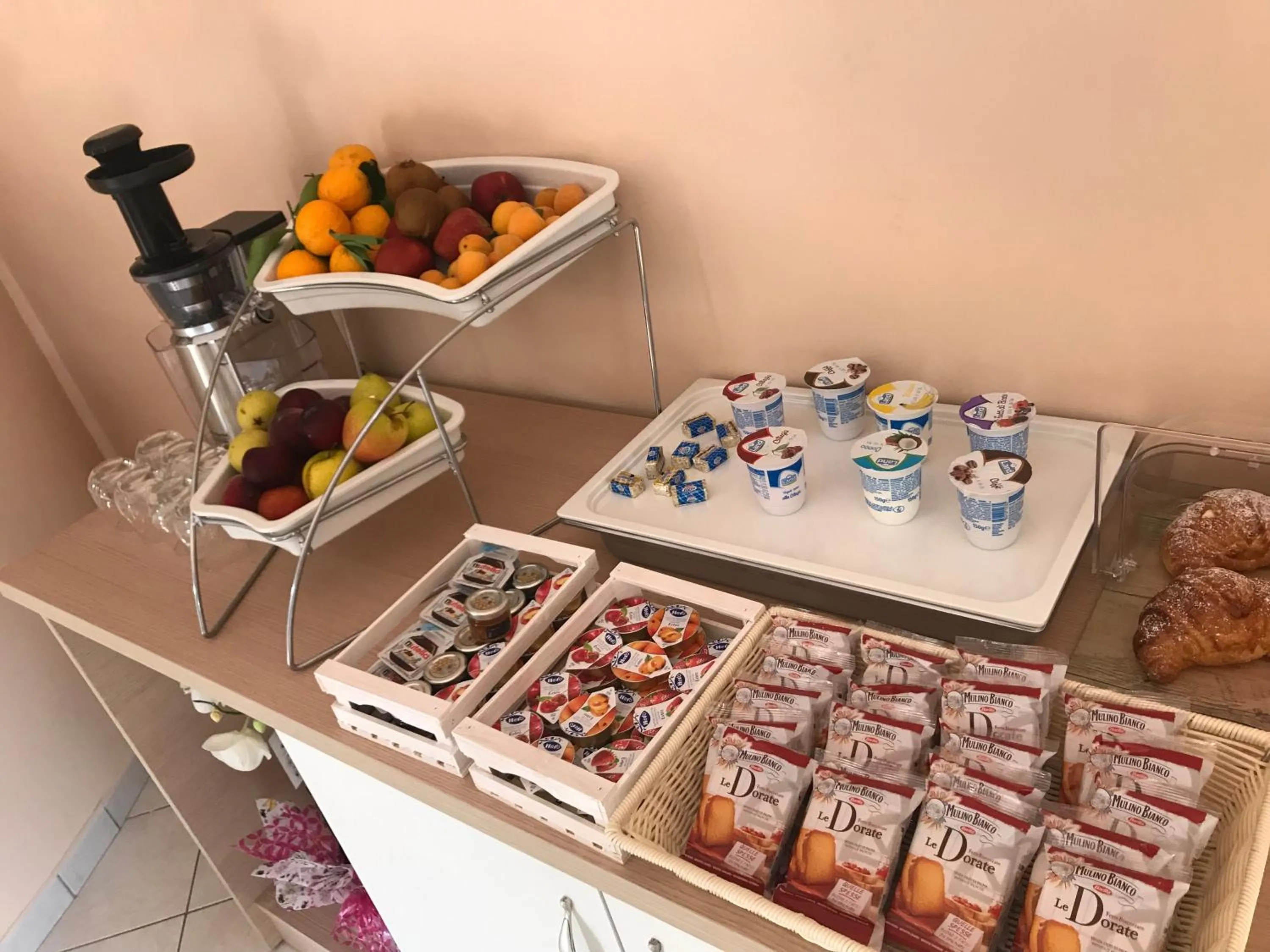 Continental breakfast in Villa Saturno