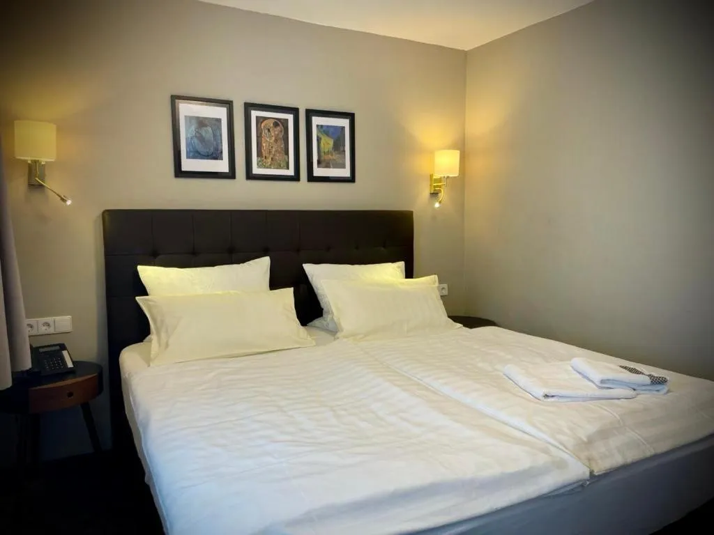 Bedroom, Bed in Hotel Regina