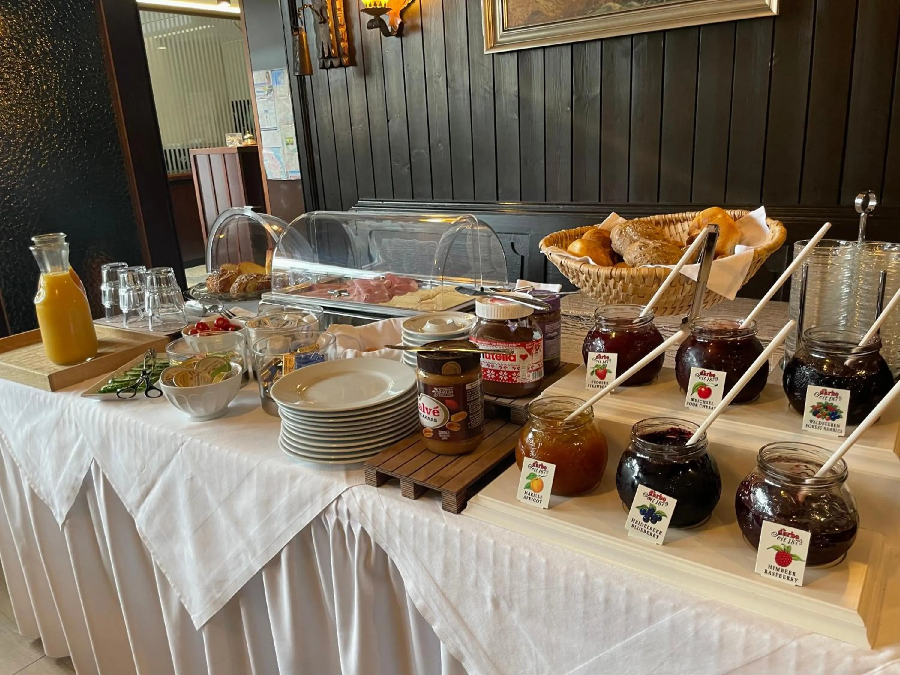 Buffet breakfast in Hotel Regina