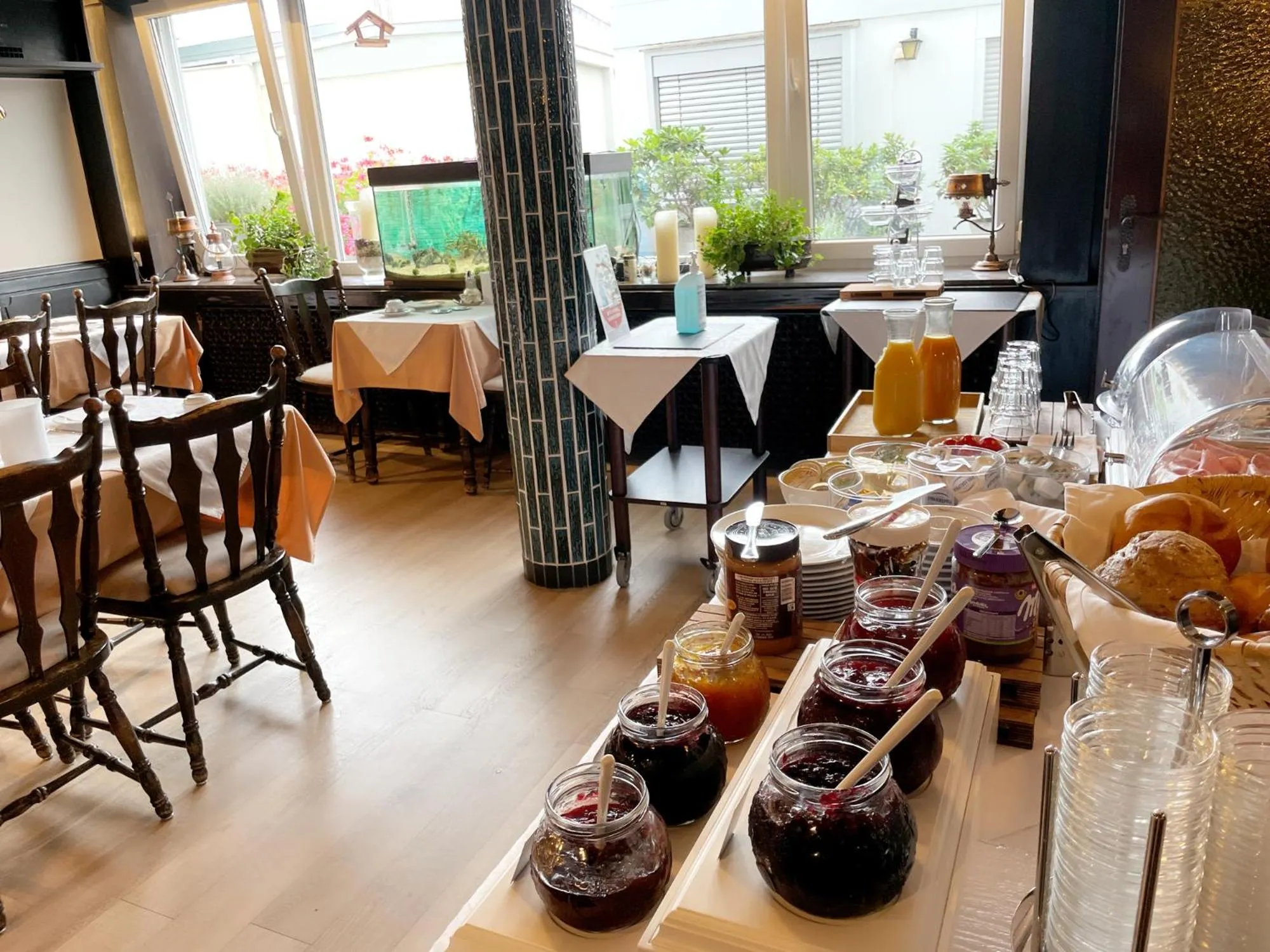 Buffet breakfast in Hotel Regina