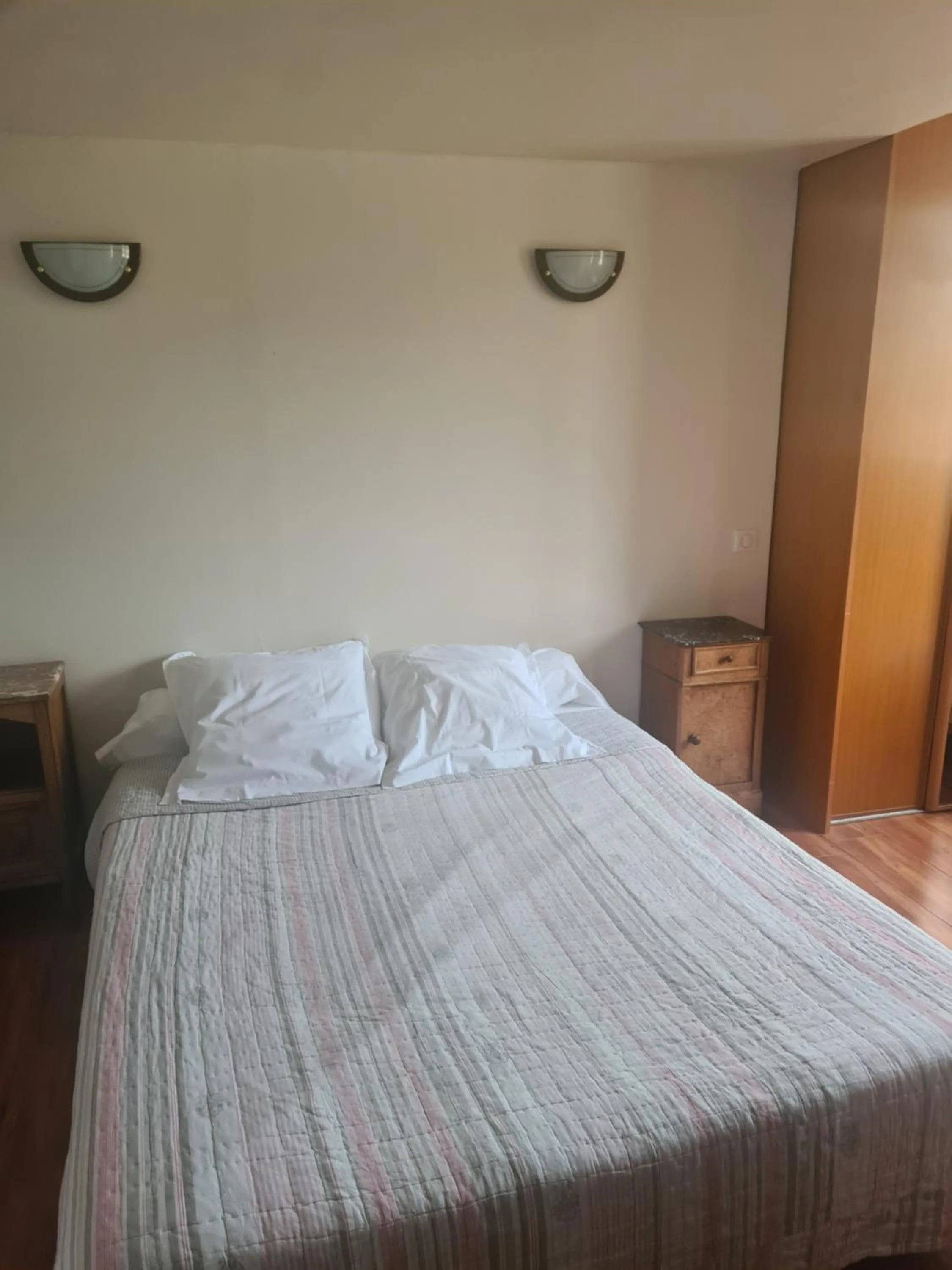 Bedroom, Bed in Le clos de Tournes