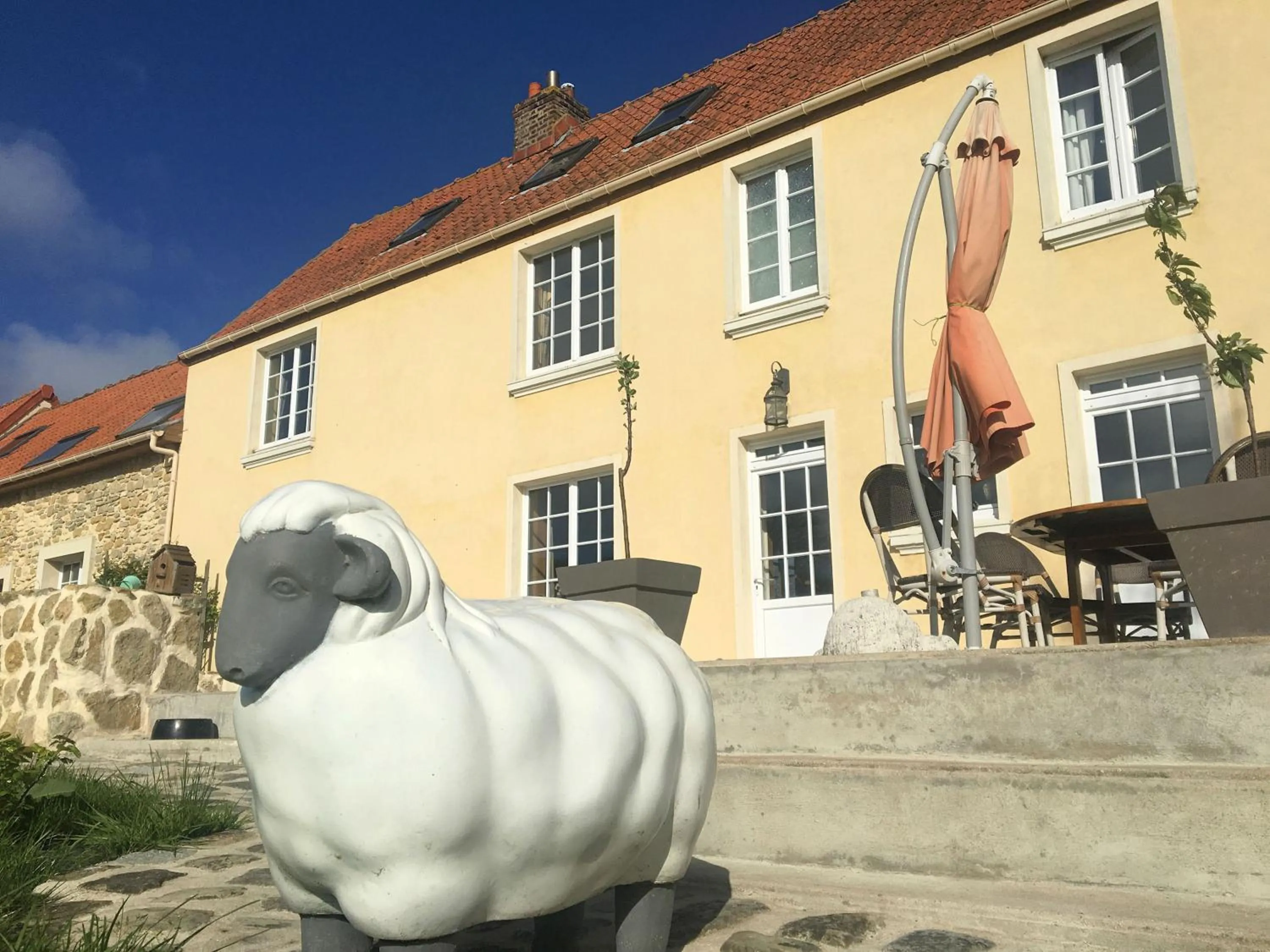 Facade/entrance in Le clos de Tournes