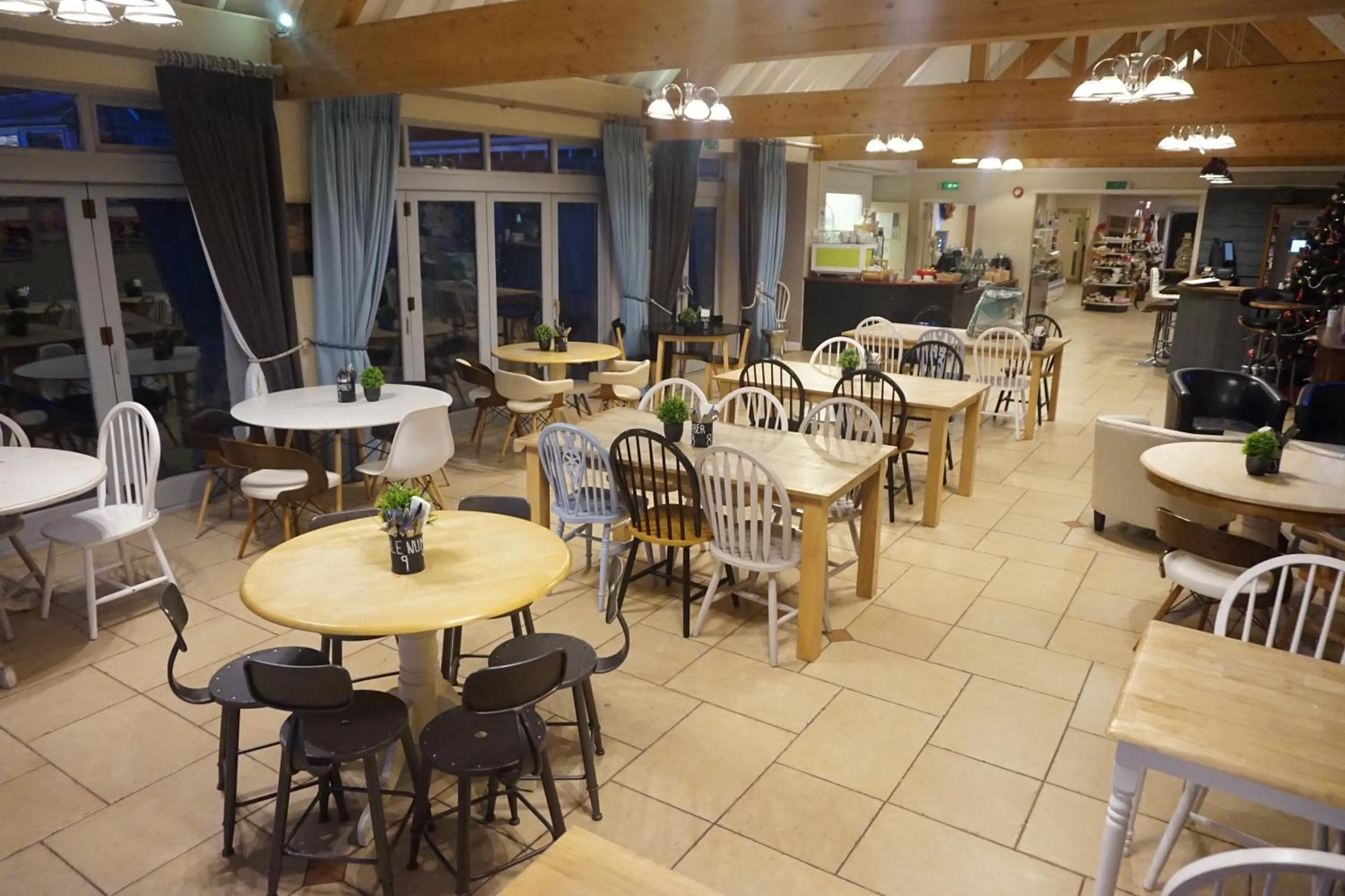 Restaurant/places to eat in Stonehenge Hostel