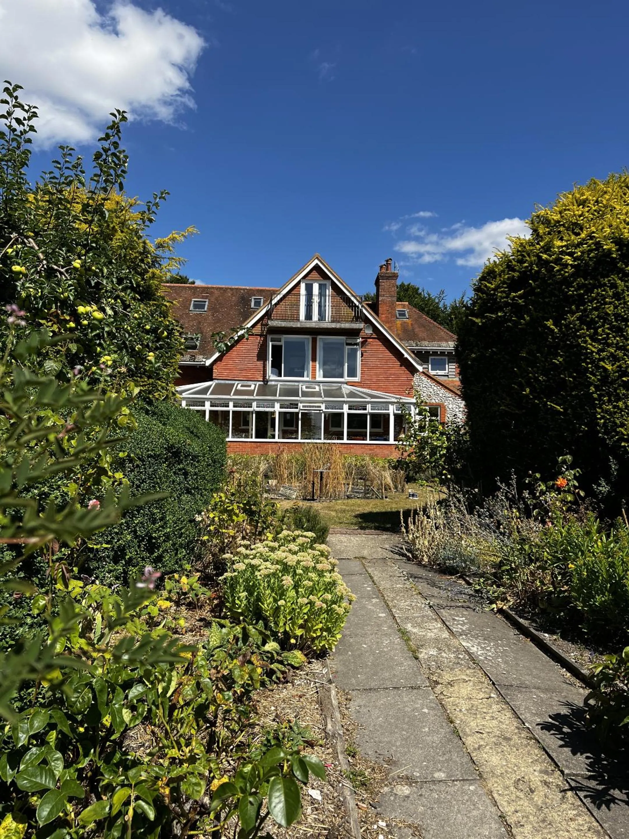 Garden in Stonehenge Hostel
