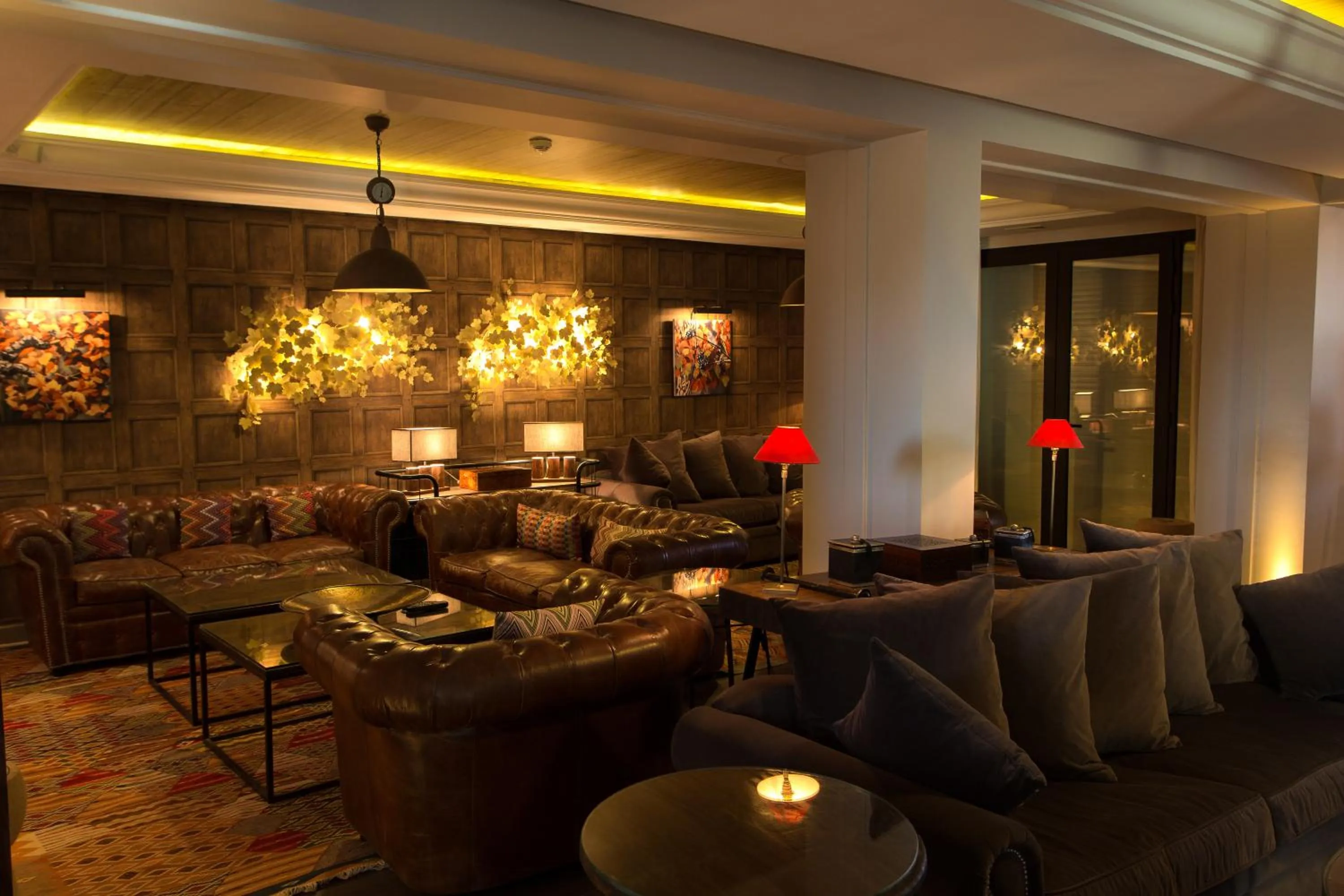 Communal lounge/ TV room in Château Roslane Boutique hôtel & Spa