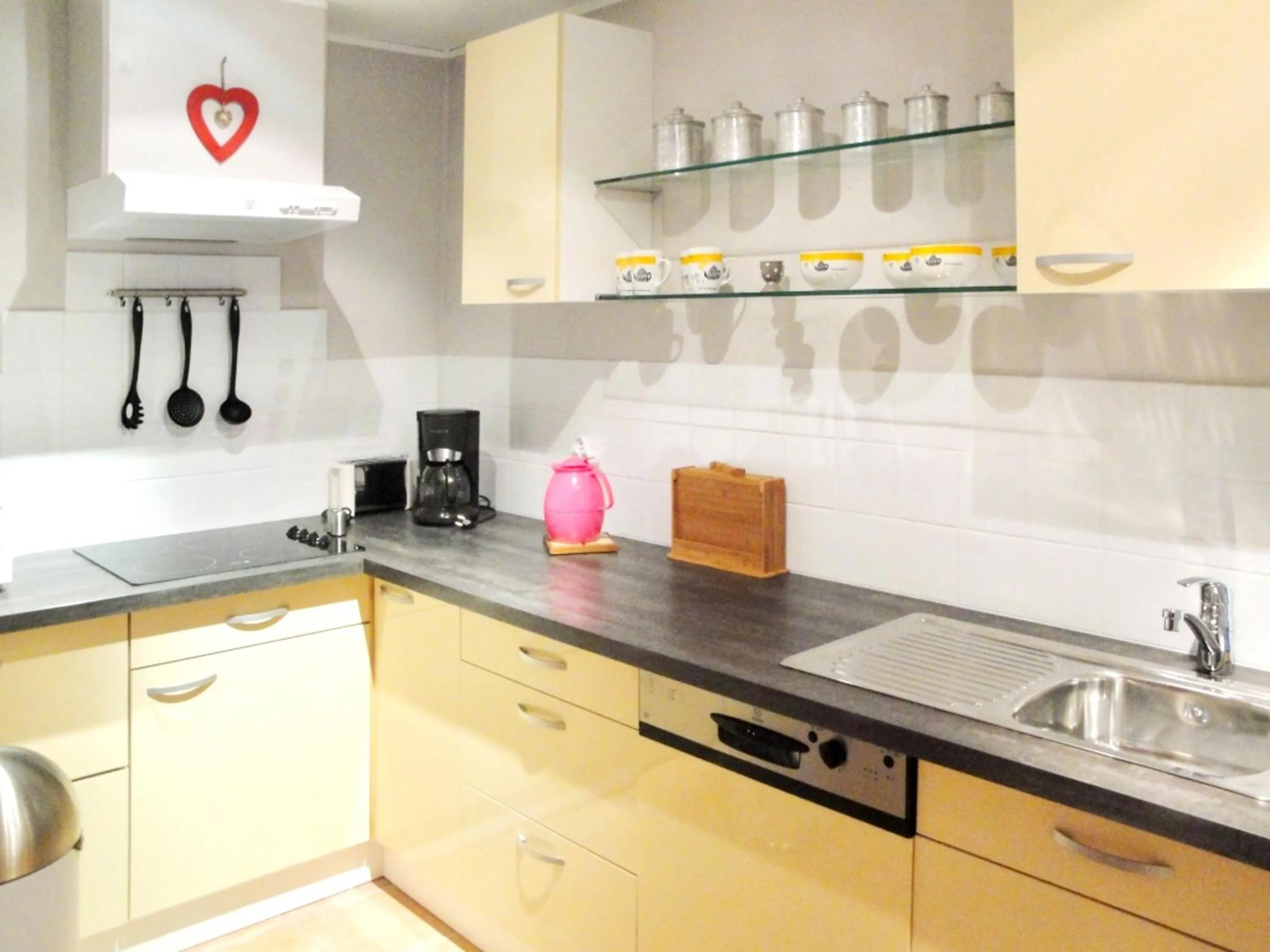 Kitchen or kitchenette in Appartement spacieux à Xonrupt-Longemer + Sauna