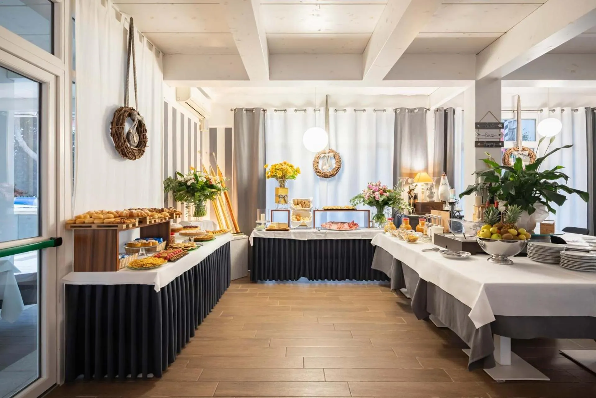 Breakfast in Hotel La Pineta