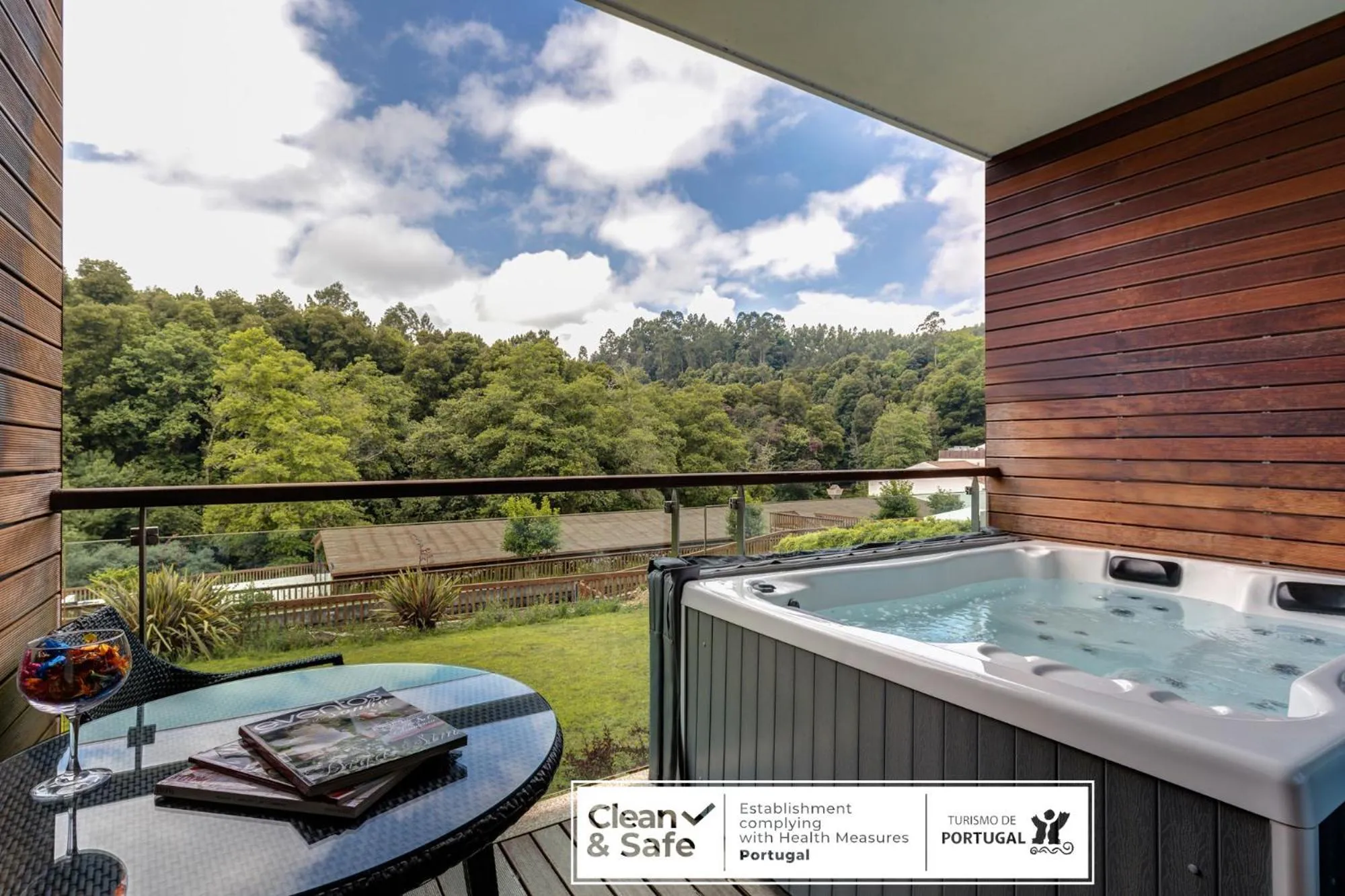 Hot Tub in Hotel Rural Vale Do Rio