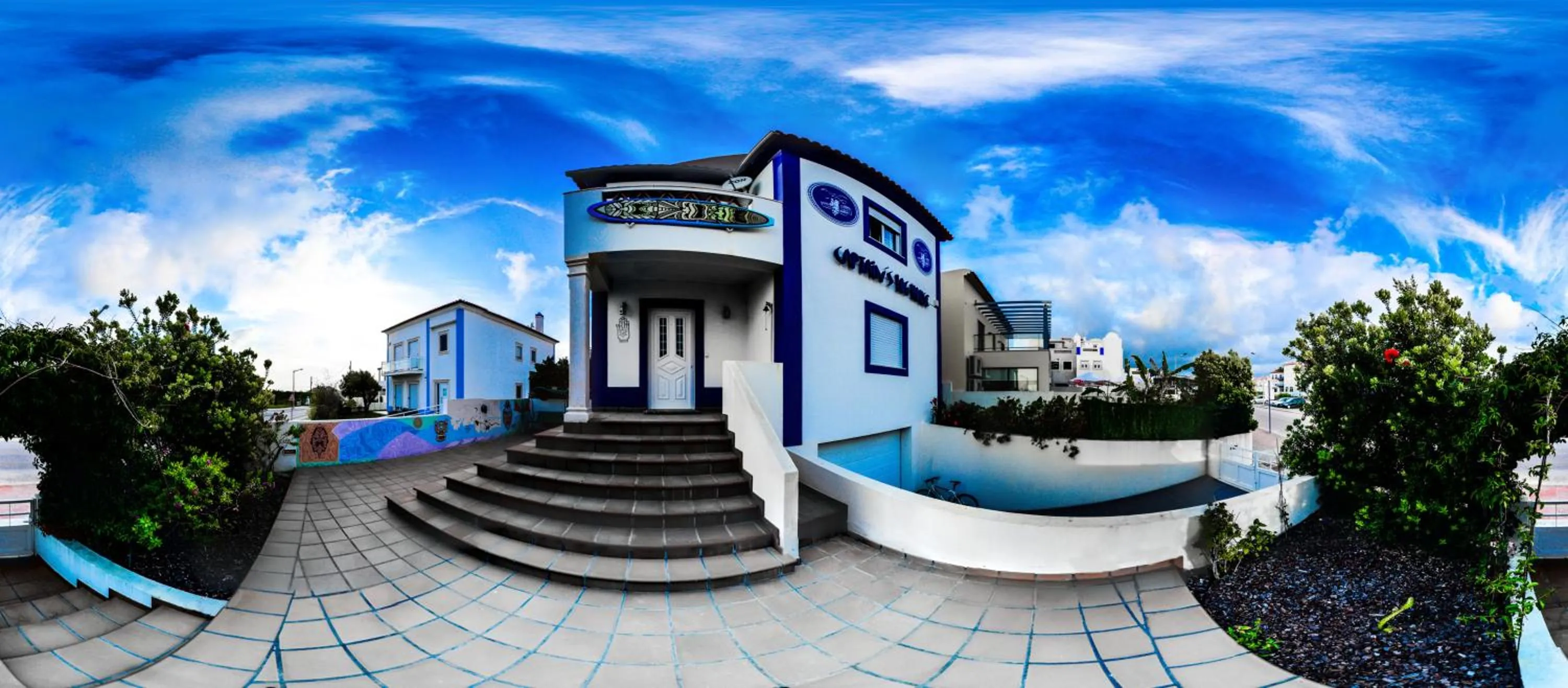 Facade/entrance in Captain's Log House