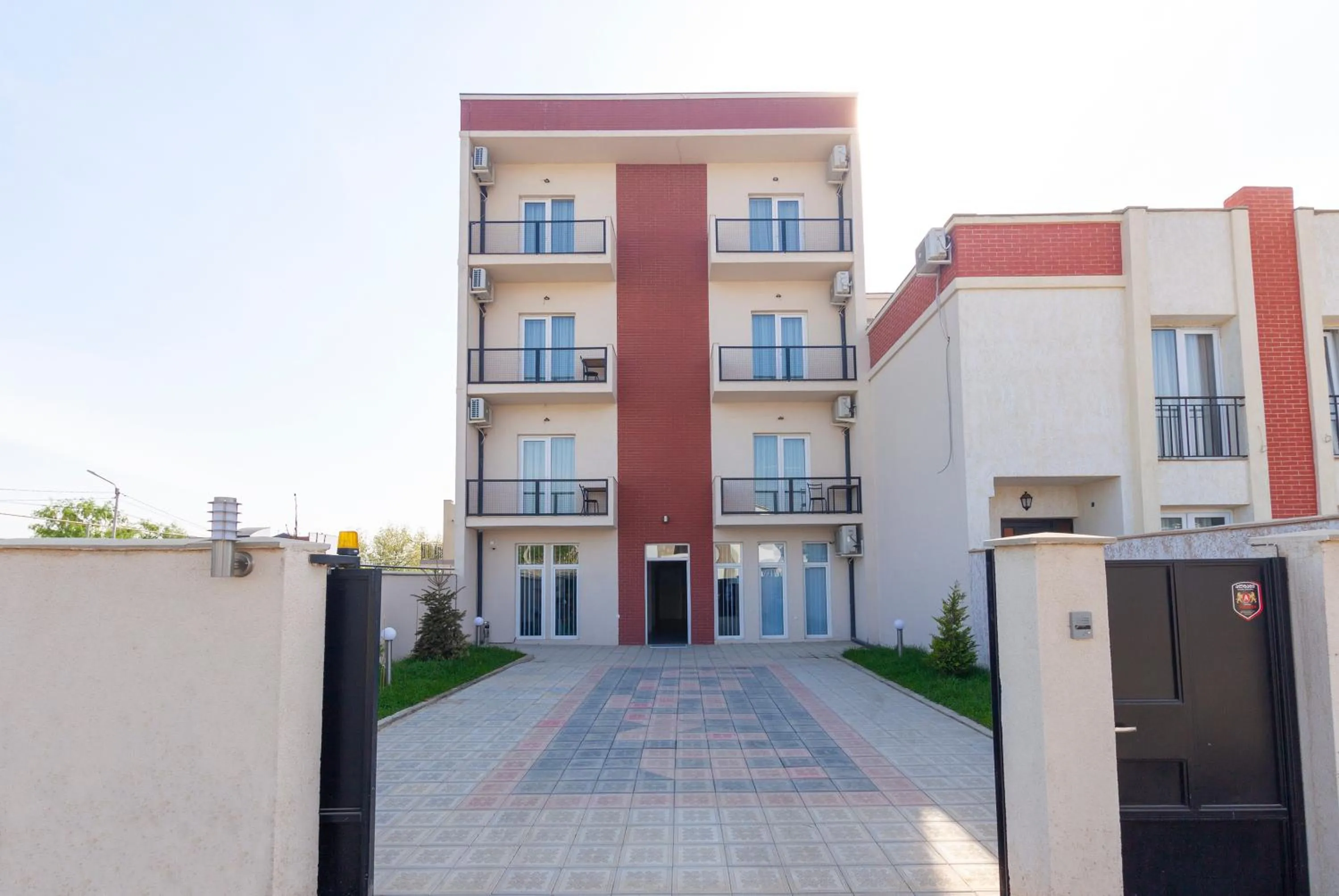 Facade/entrance in Hotel Amser