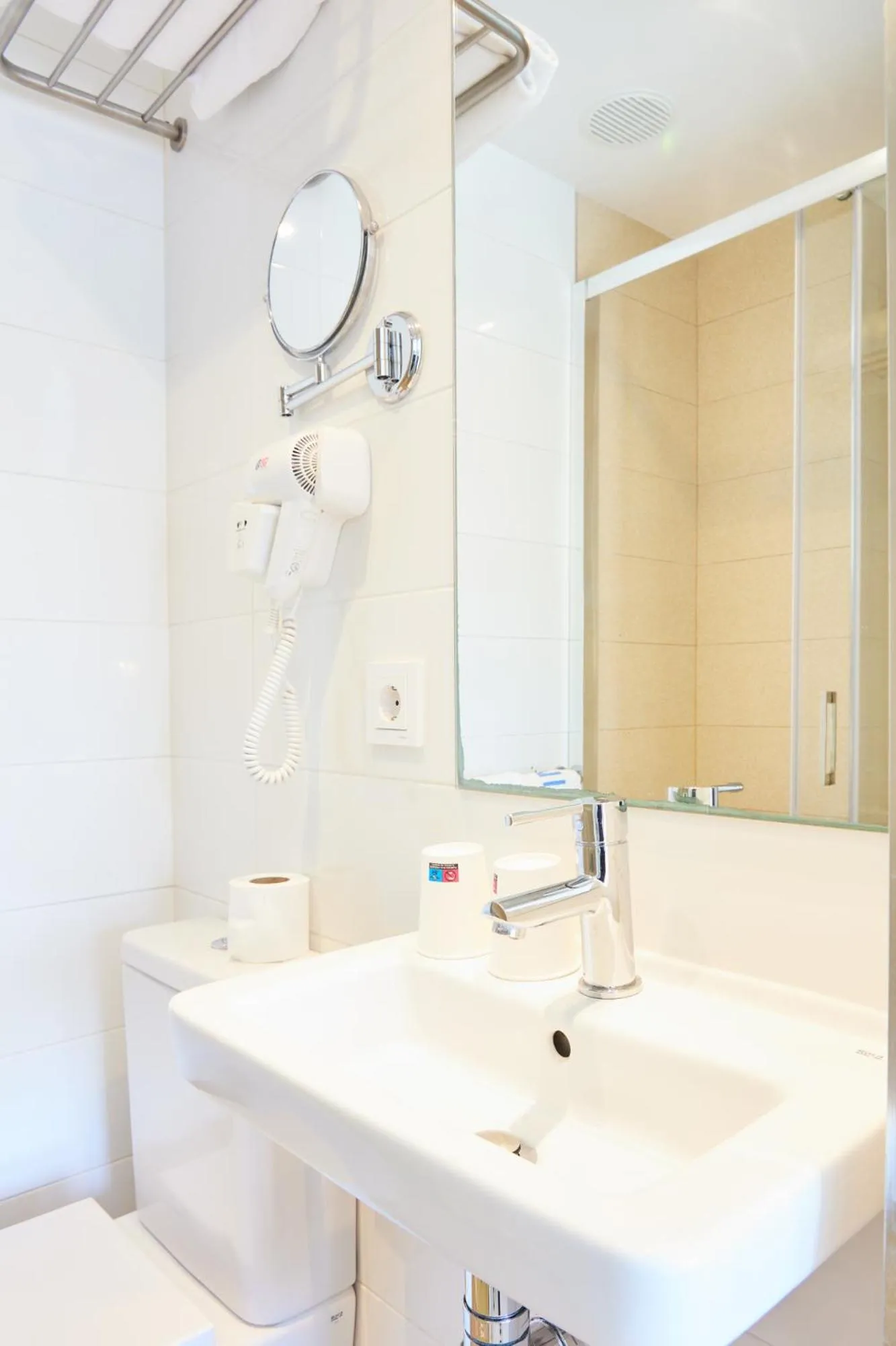 Bathroom in Hostal Gami Adults Only