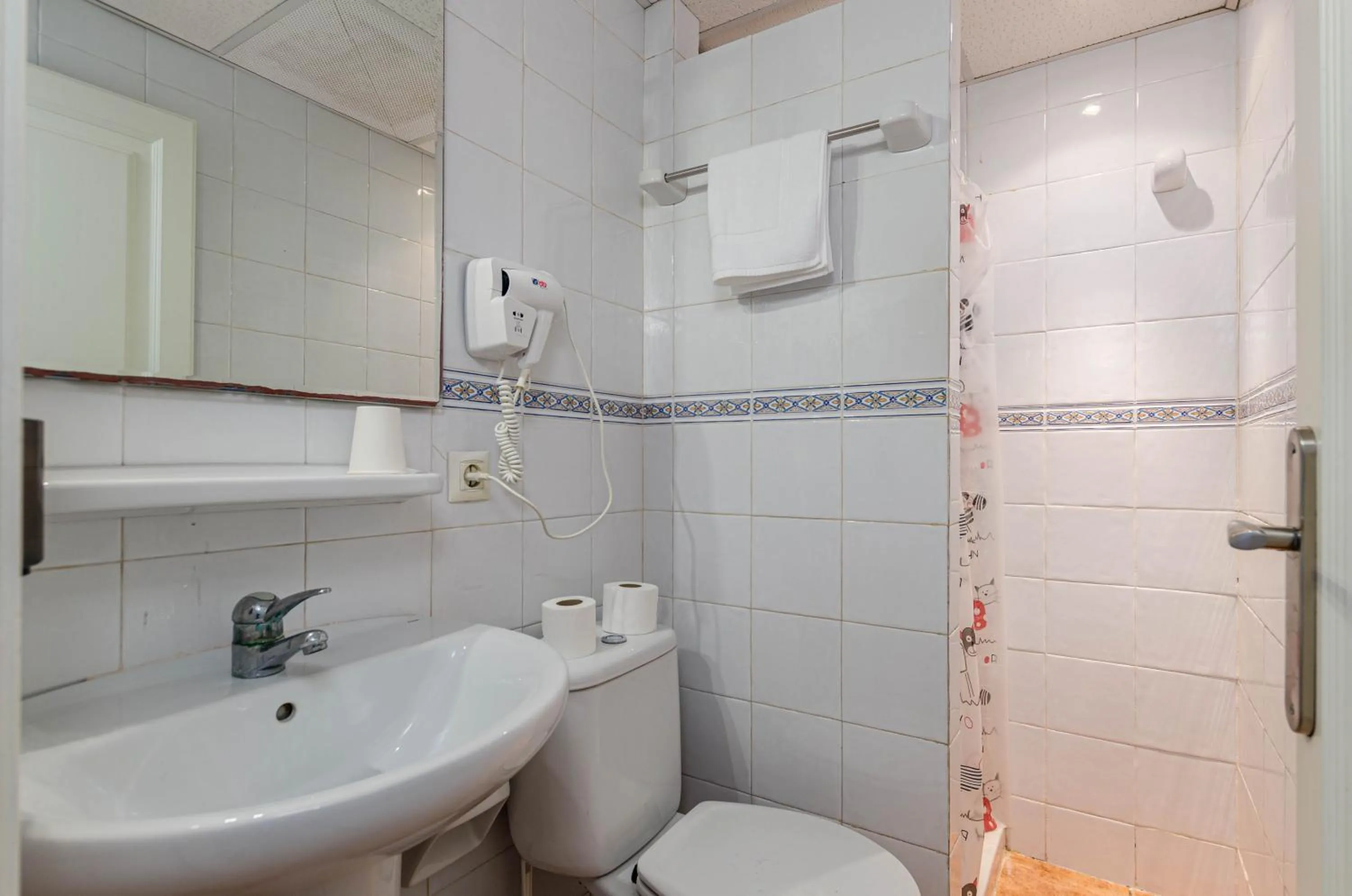 Bathroom in Hostal Gami Adults Only