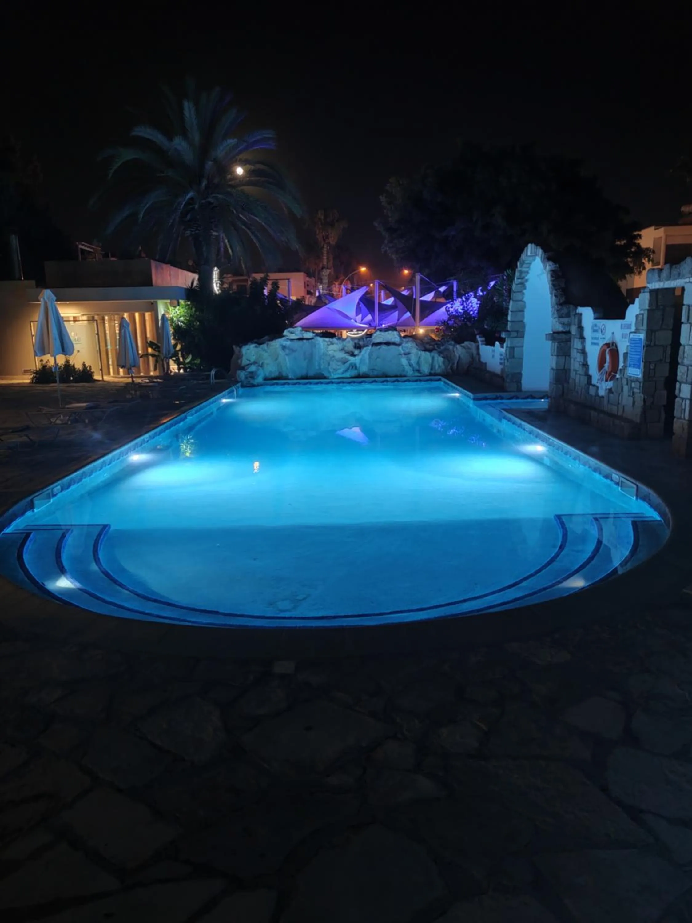 Swimming pool in Dionysos Central