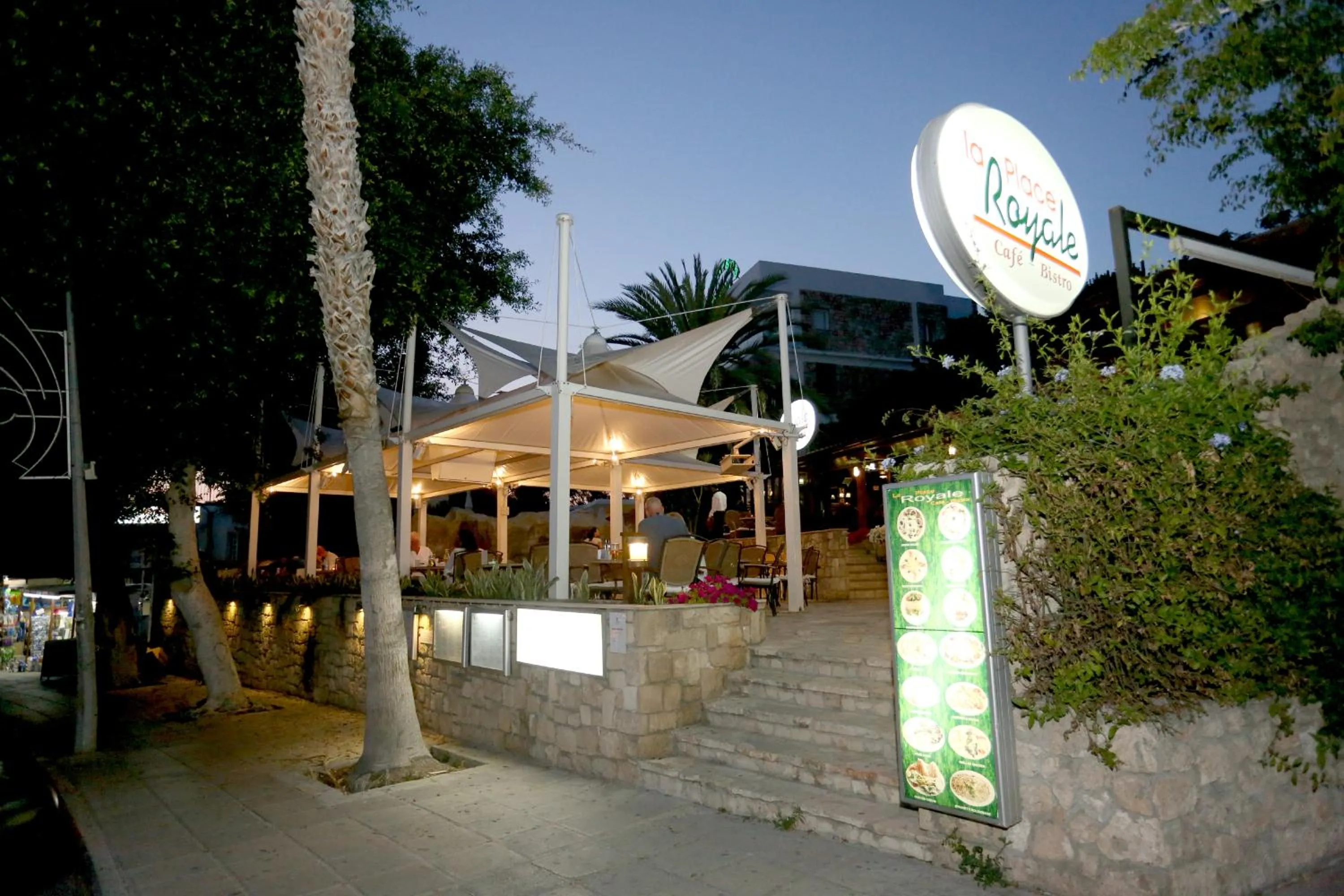 Restaurant/places to eat in Dionysos Central