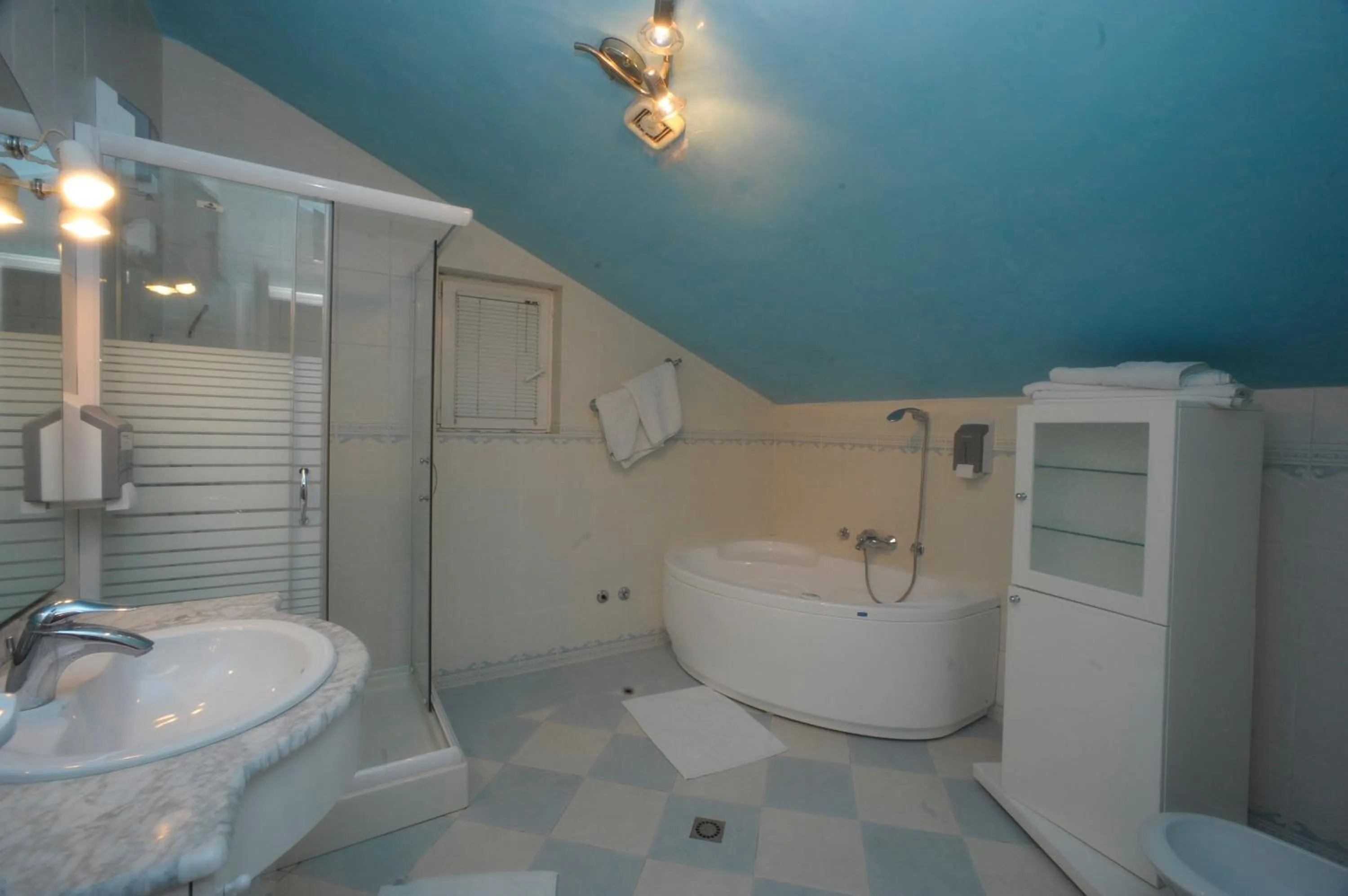 Shower in Accommodation Tara