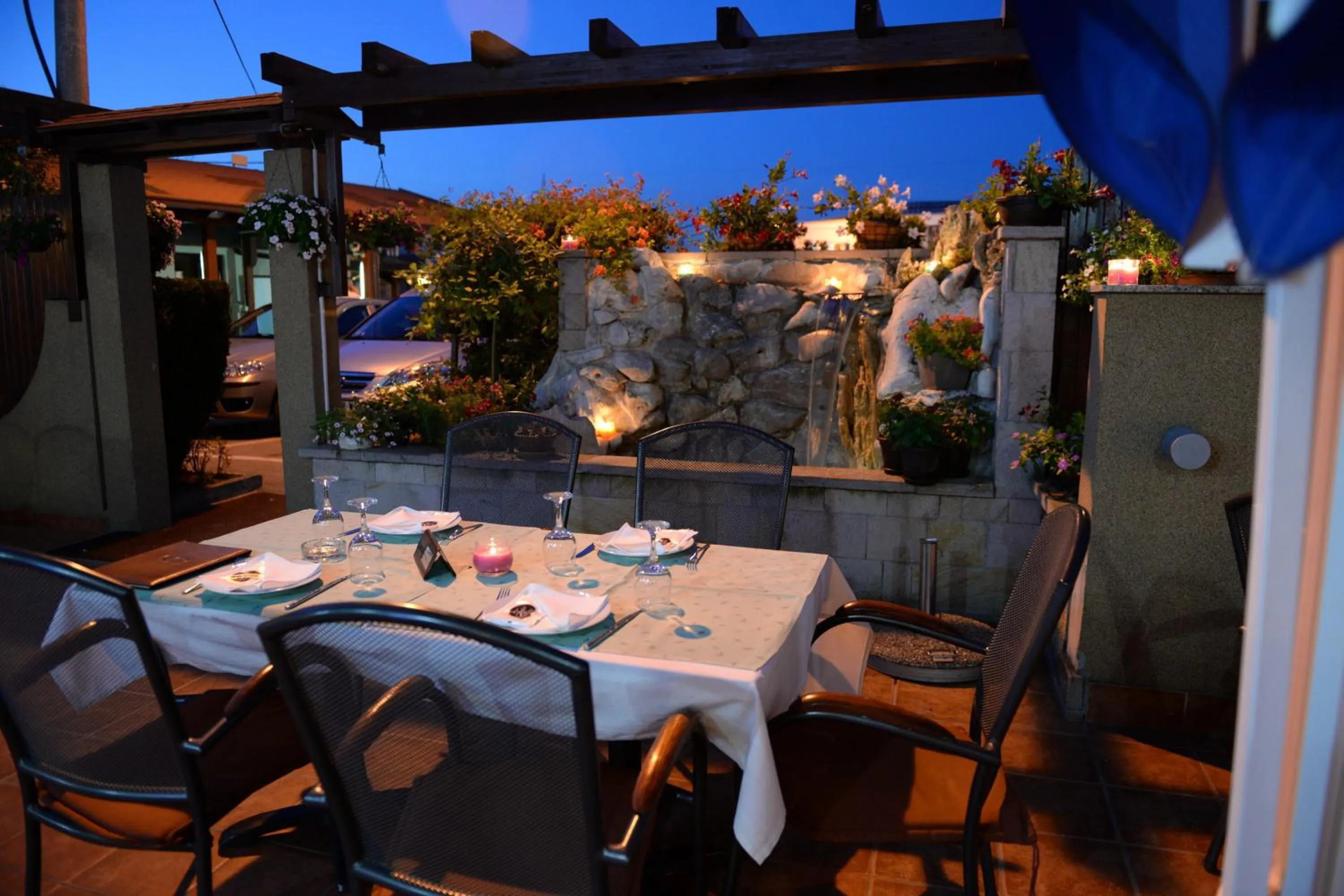 Restaurant/places to eat in Accommodation Tara