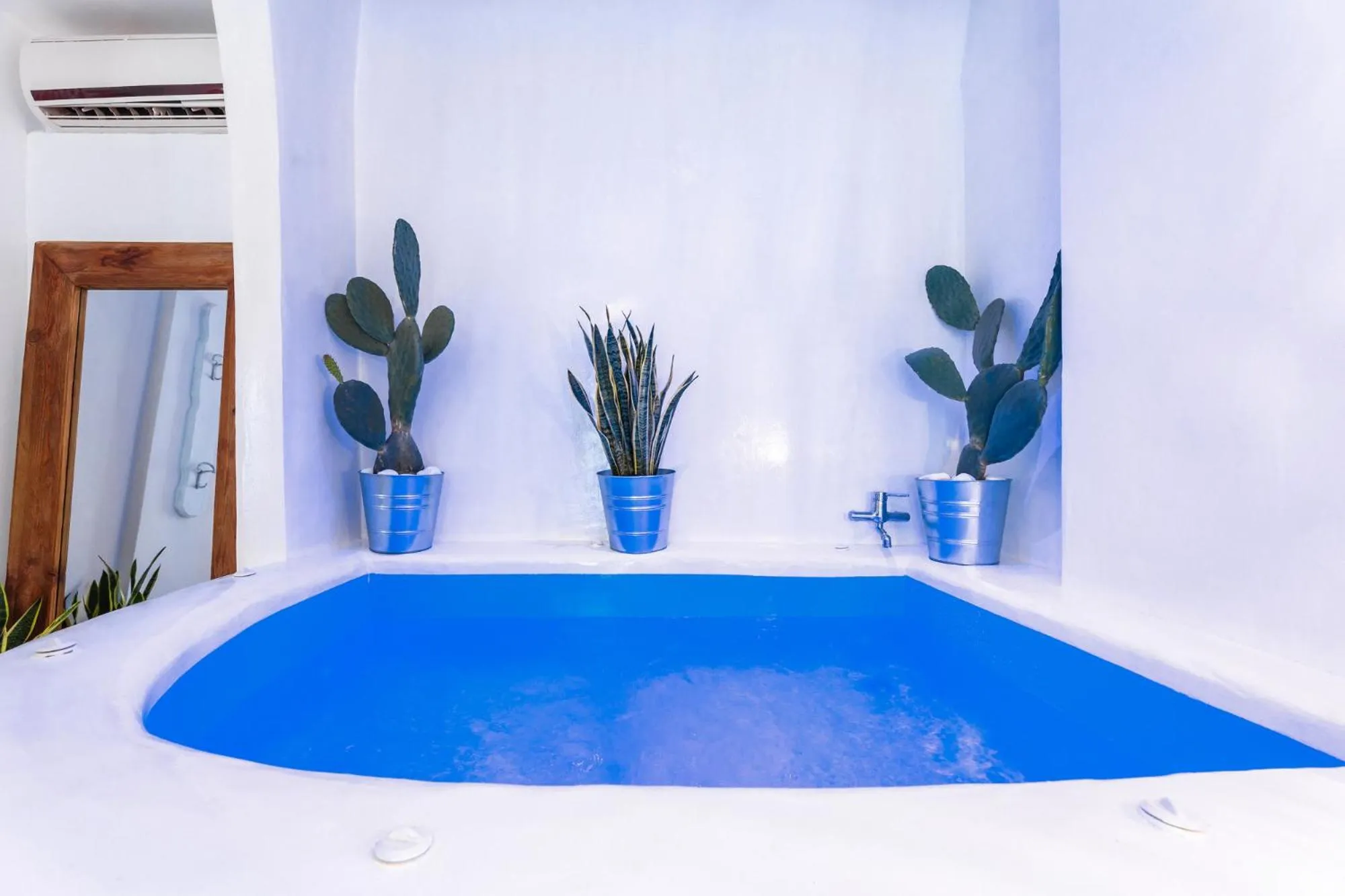 Swimming pool in Marabou Hotel