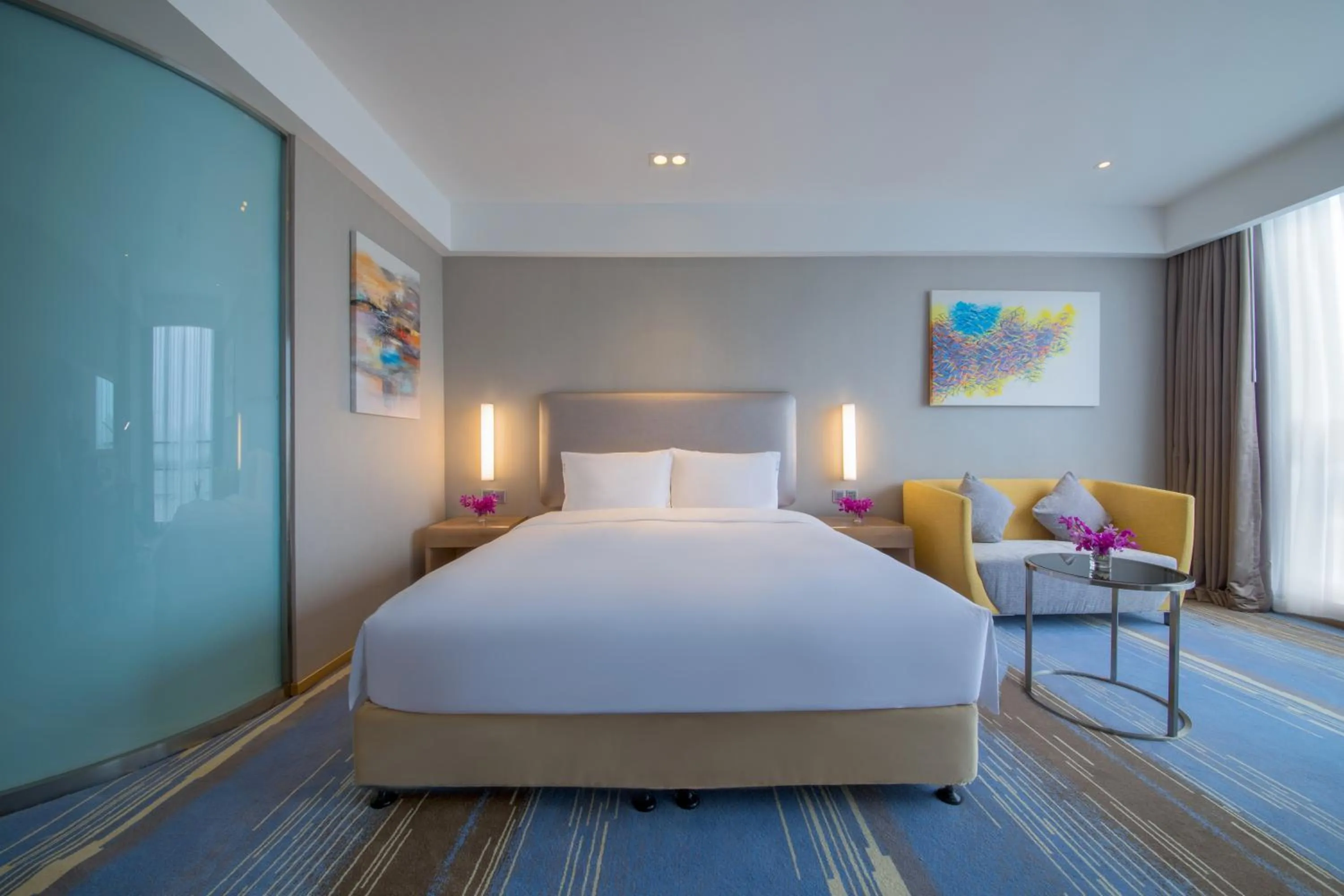 Photo of the whole room, Bed in Holiday Inn Express Guian Yungu by IHG