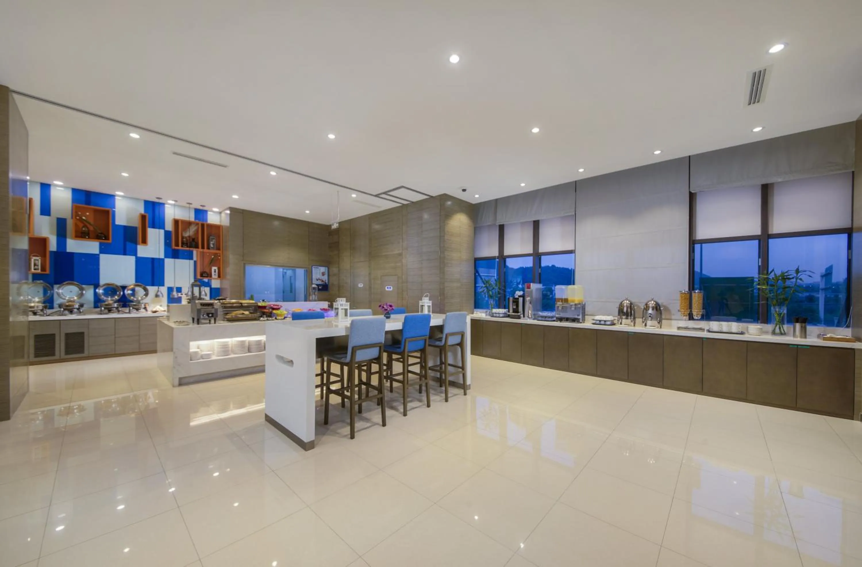 Breakfast in Holiday Inn Express Guian Yungu by IHG