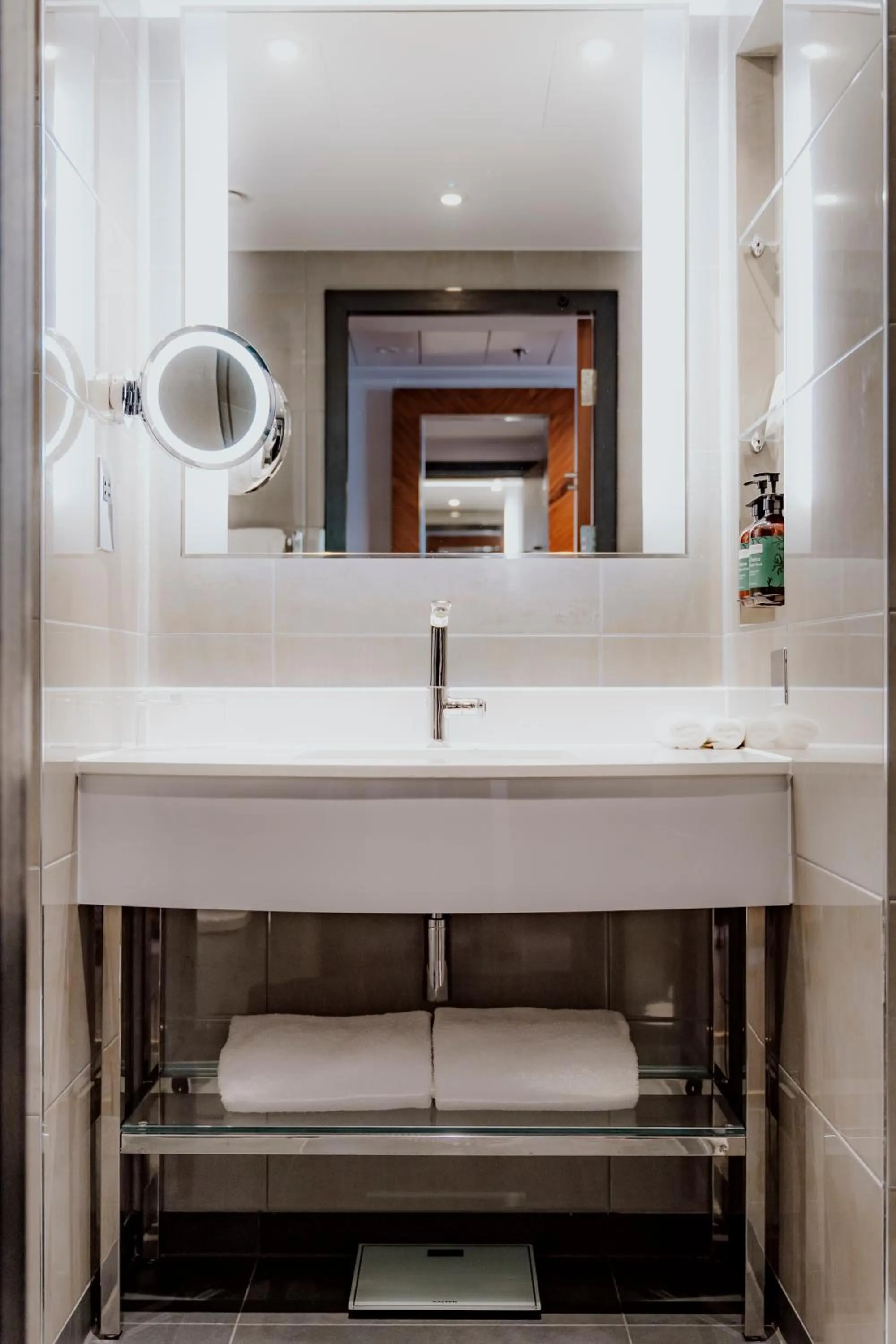 Bathroom in Hyatt Regency London Albert Embankment
