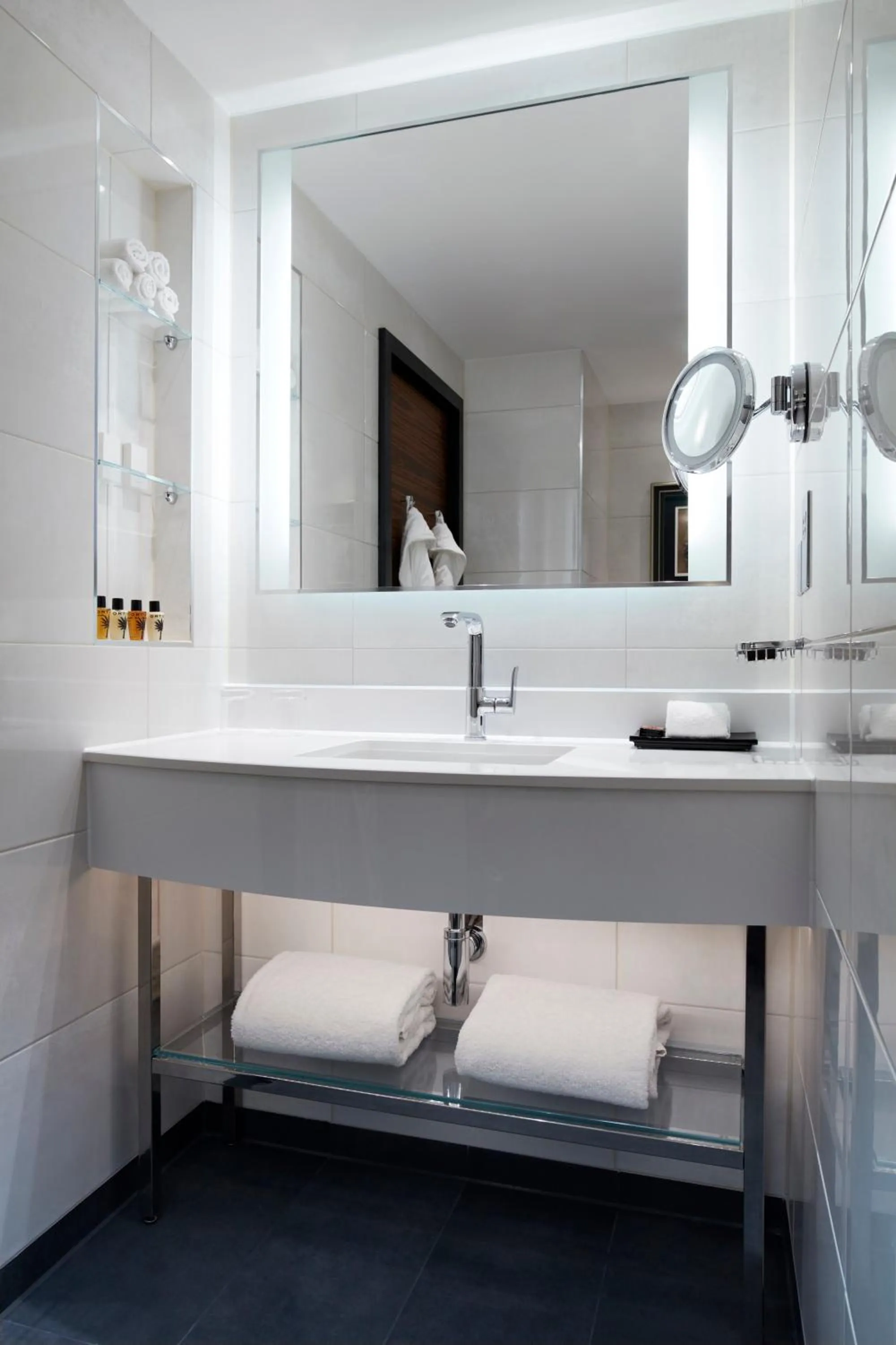 Bathroom in Hyatt Regency London Albert Embankment