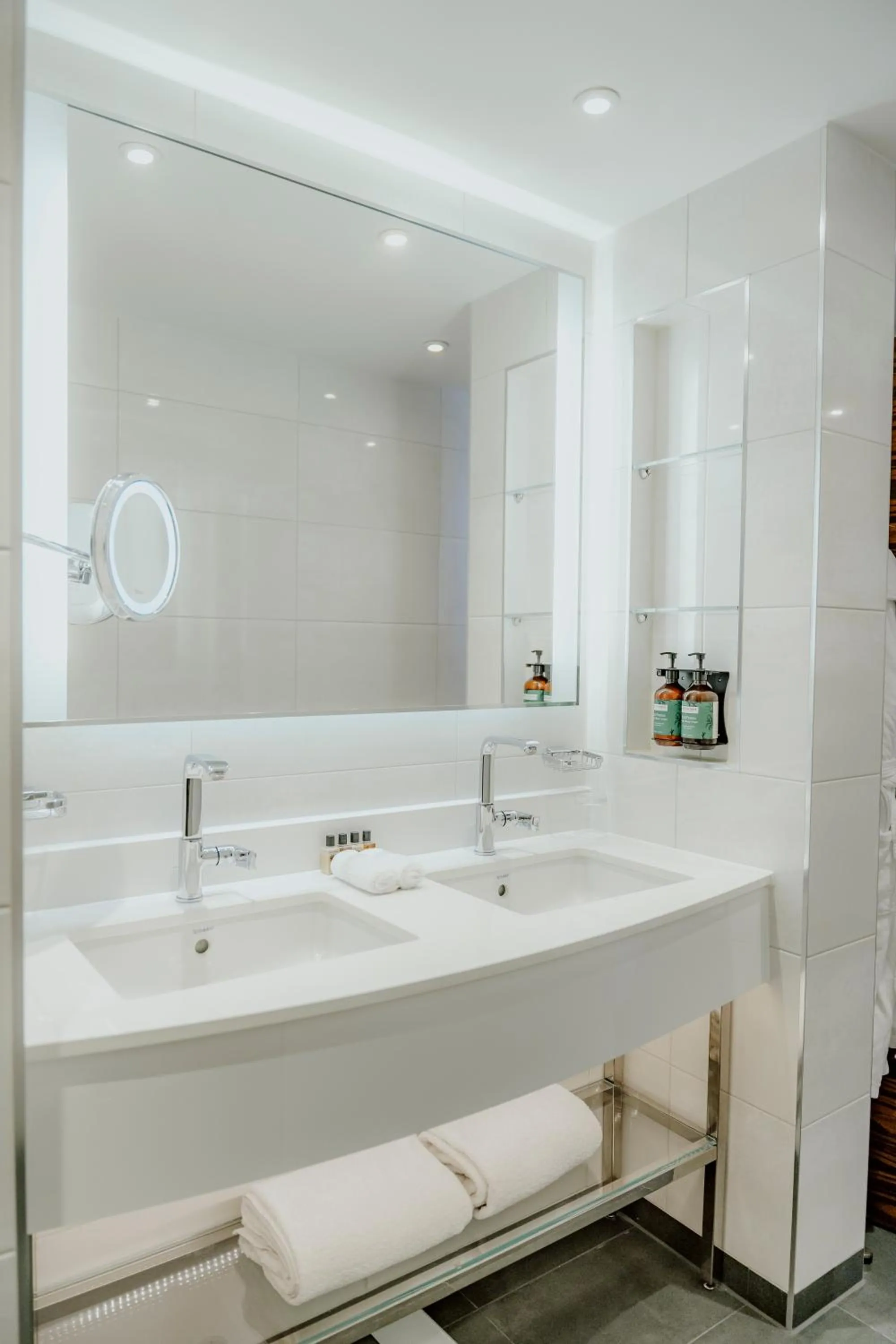 Bathroom in Hyatt Regency London Albert Embankment