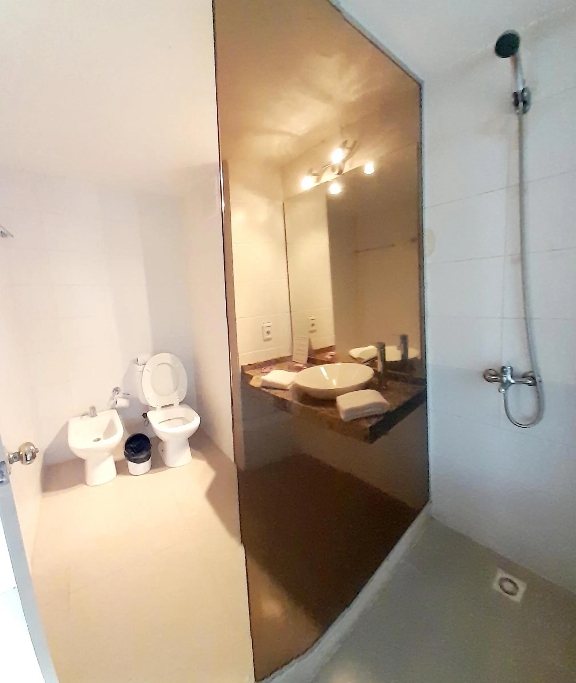 Shower in Punta del Este Arenas Hotel