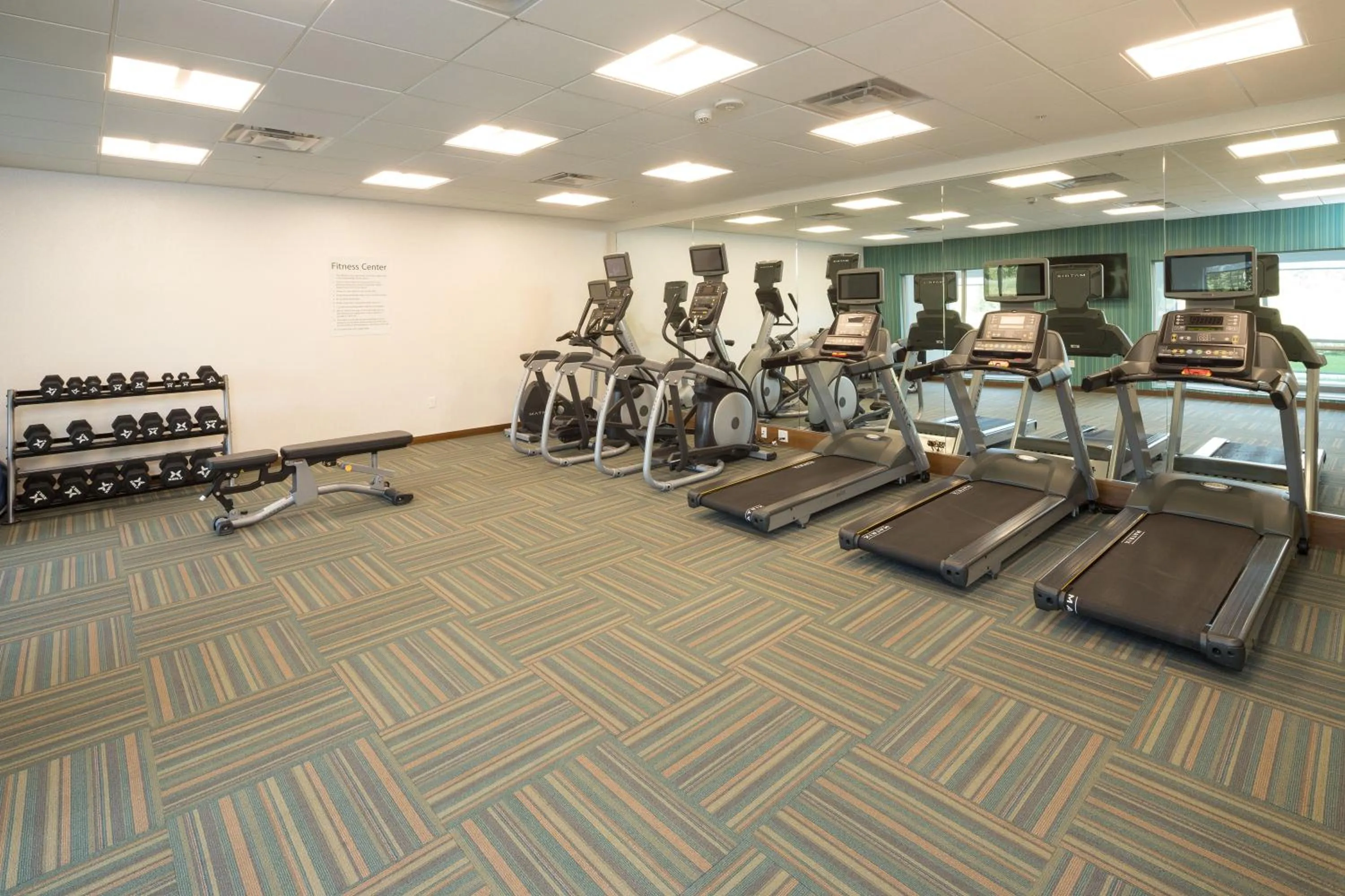 Fitness centre/facilities in Holiday Inn Express & Suites - Kalamazoo West by IHG