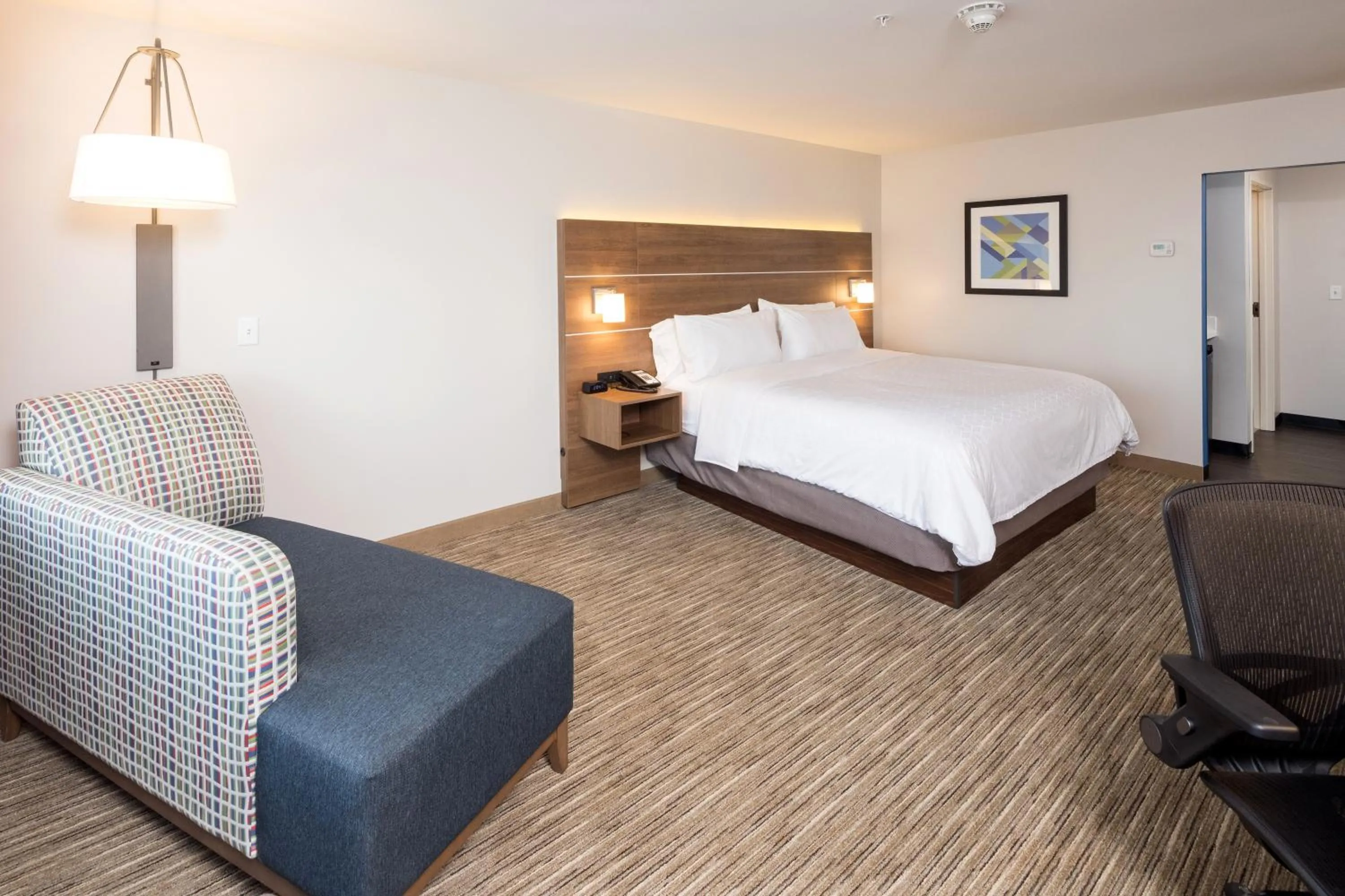 Bedroom, Bed in Holiday Inn Express & Suites - Kalamazoo West by IHG