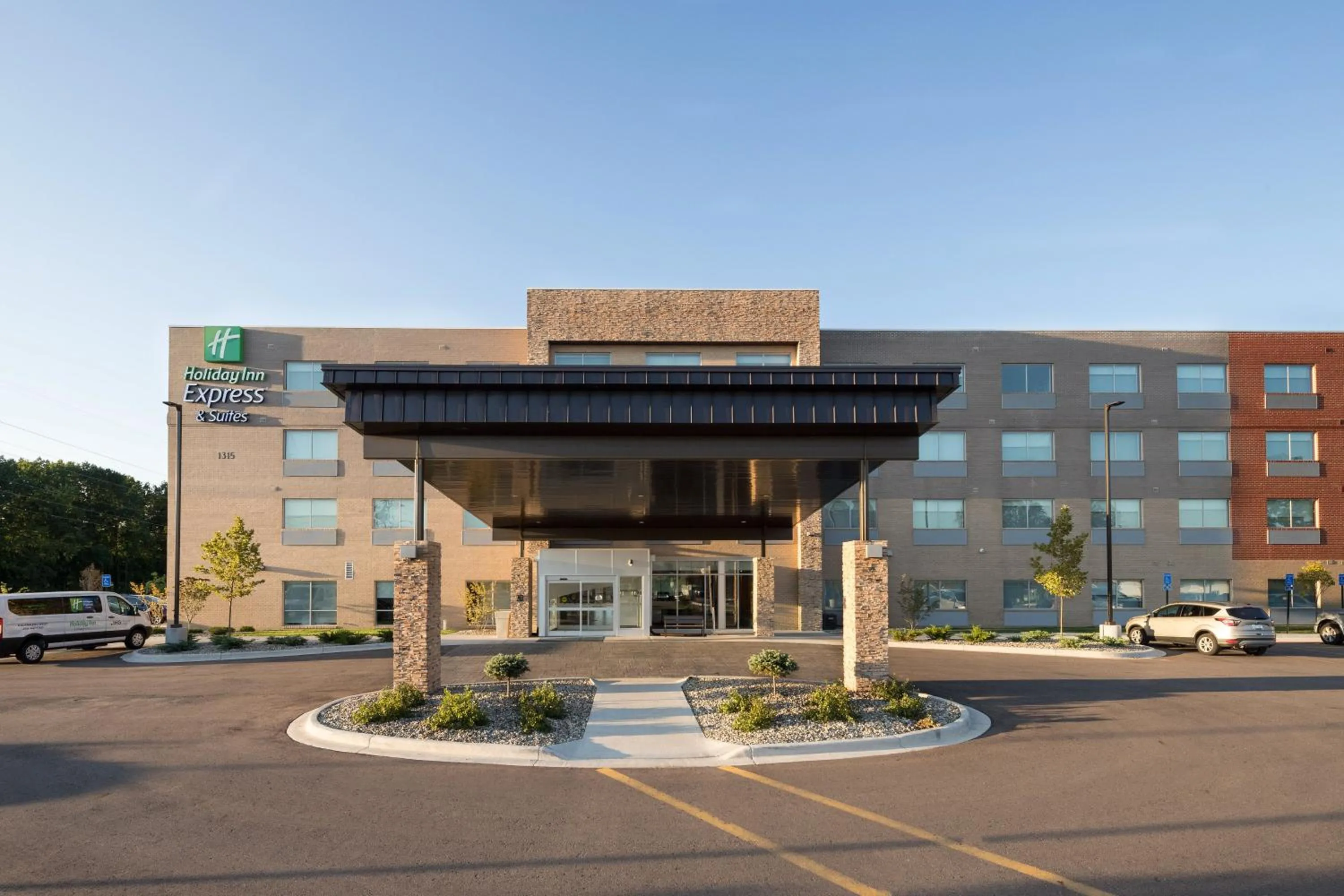 Property building in Holiday Inn Express & Suites - Kalamazoo West by IHG