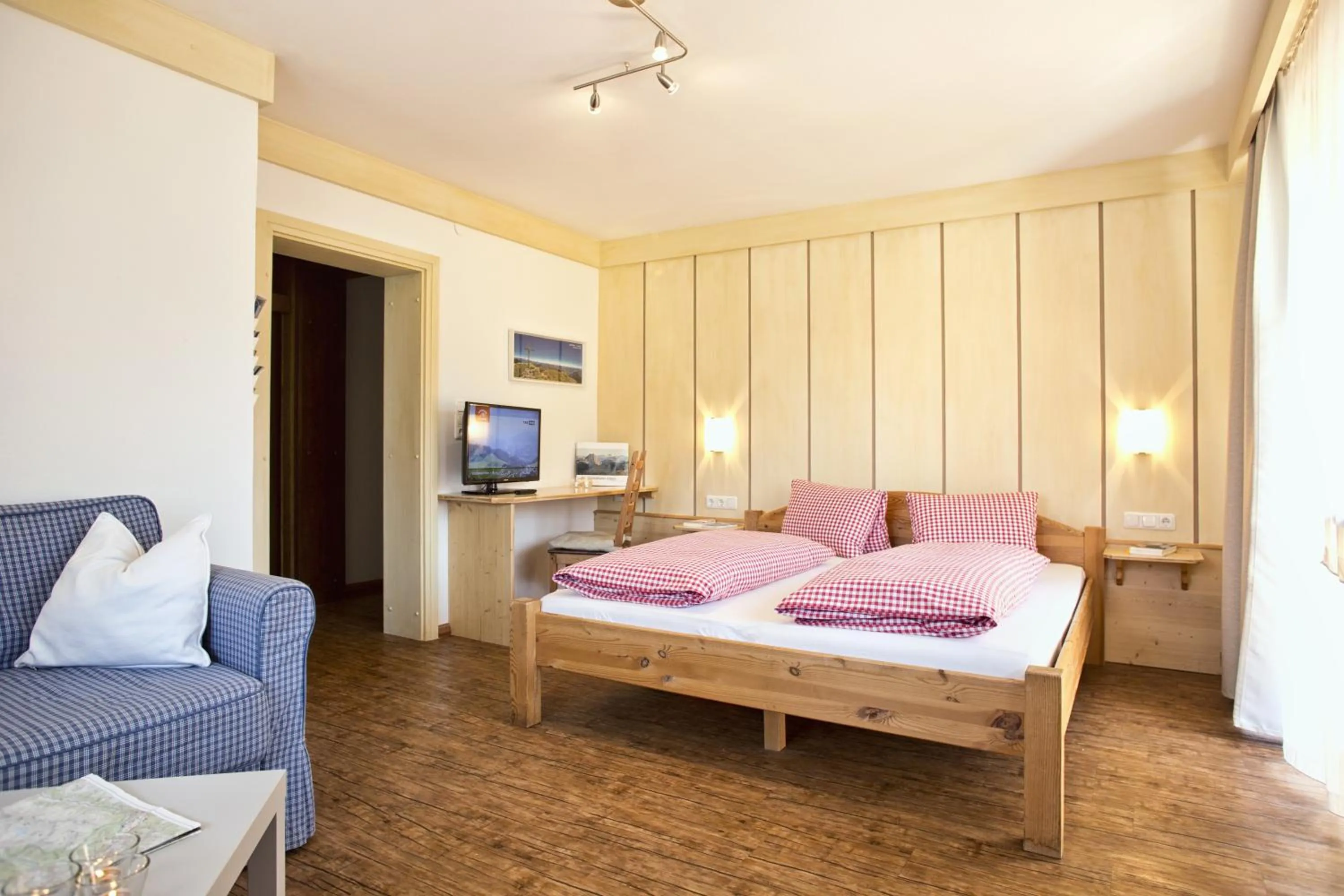 Photo of the whole room, Bed in Alphotel Mittersill