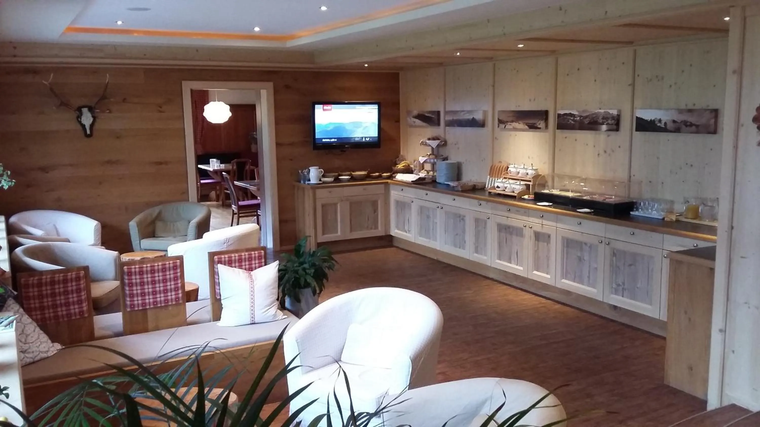 Buffet breakfast in Alphotel Mittersill