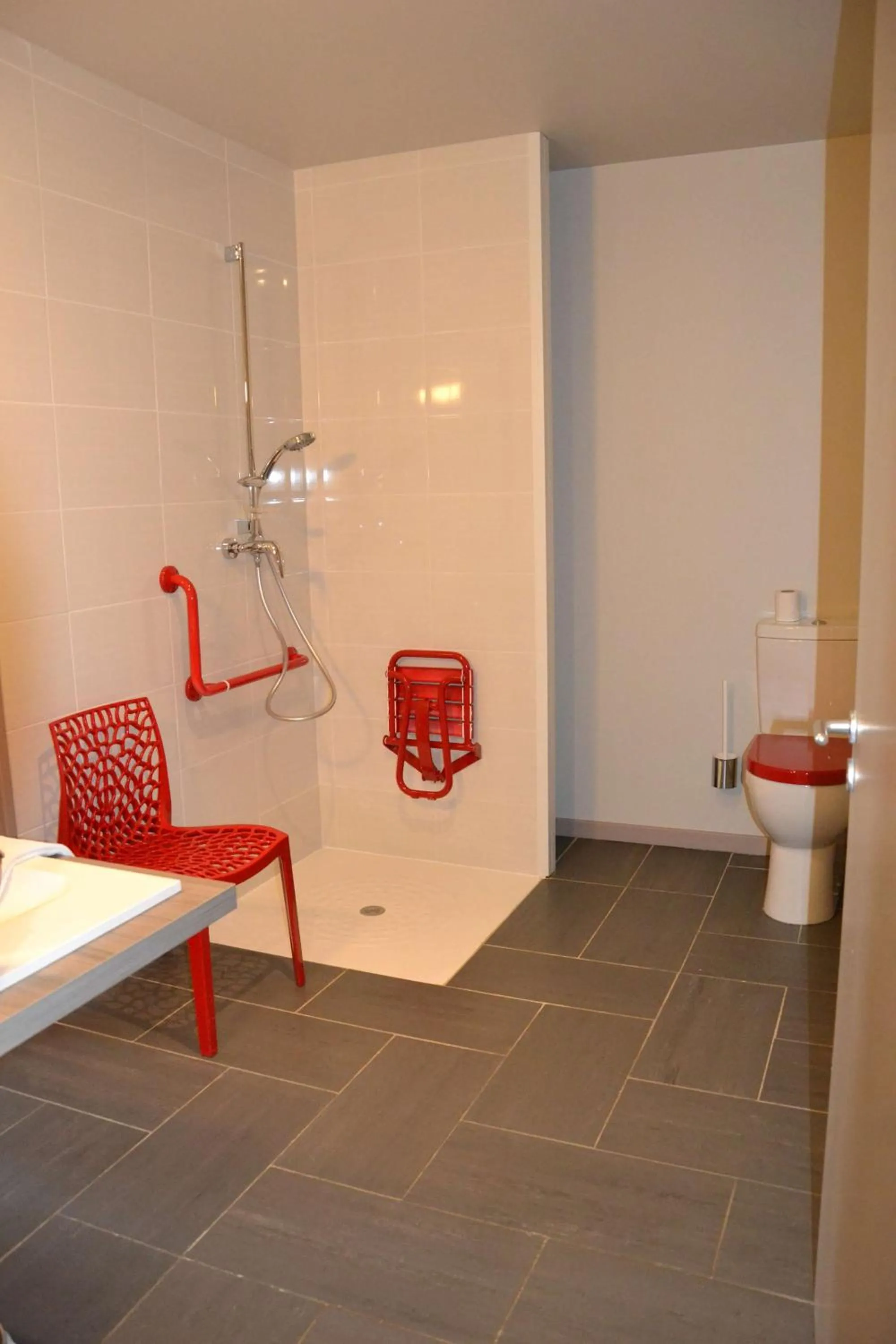 Bathroom in Brit Hotel Spa Le Connetable