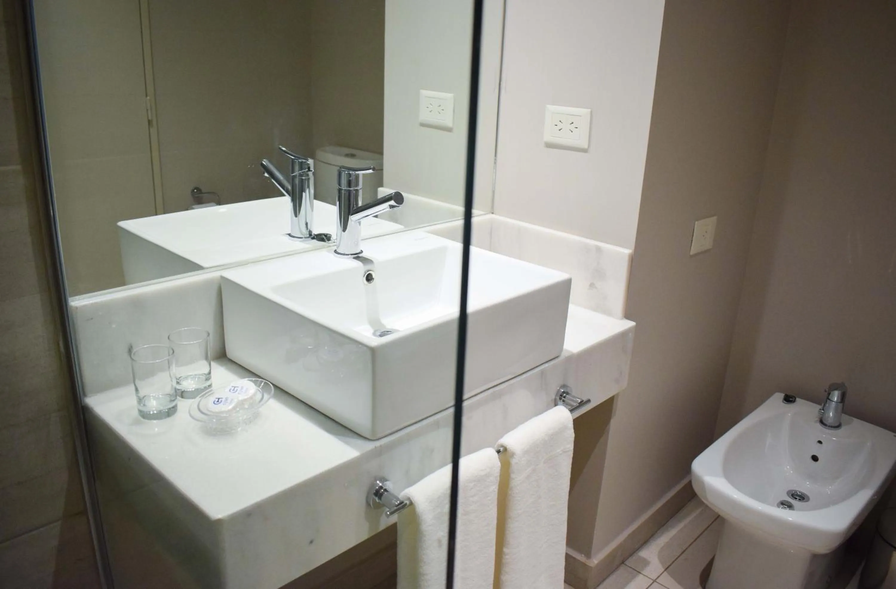 Toilet in Cyan Soho Neuquén Hotel