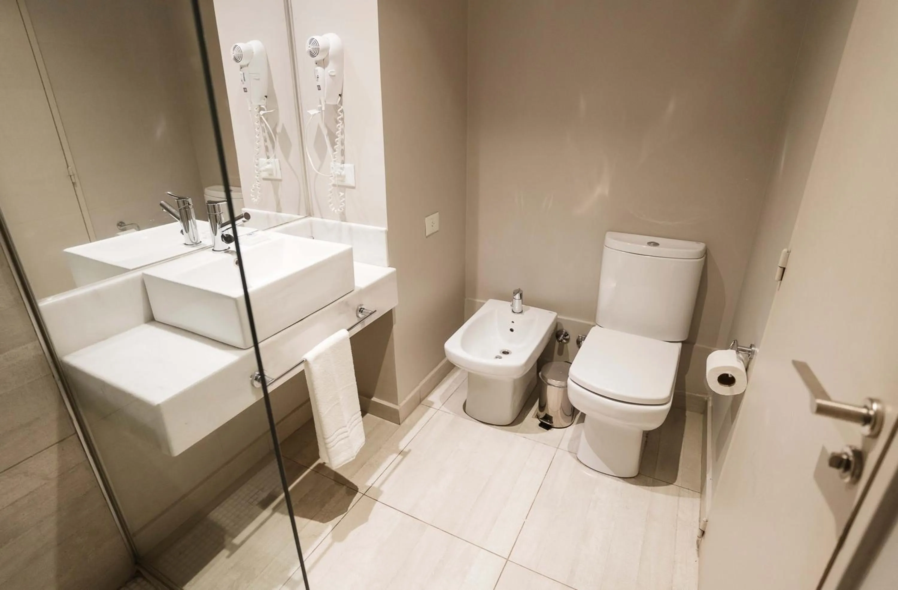 Bathroom in Cyan Soho Neuquén Hotel