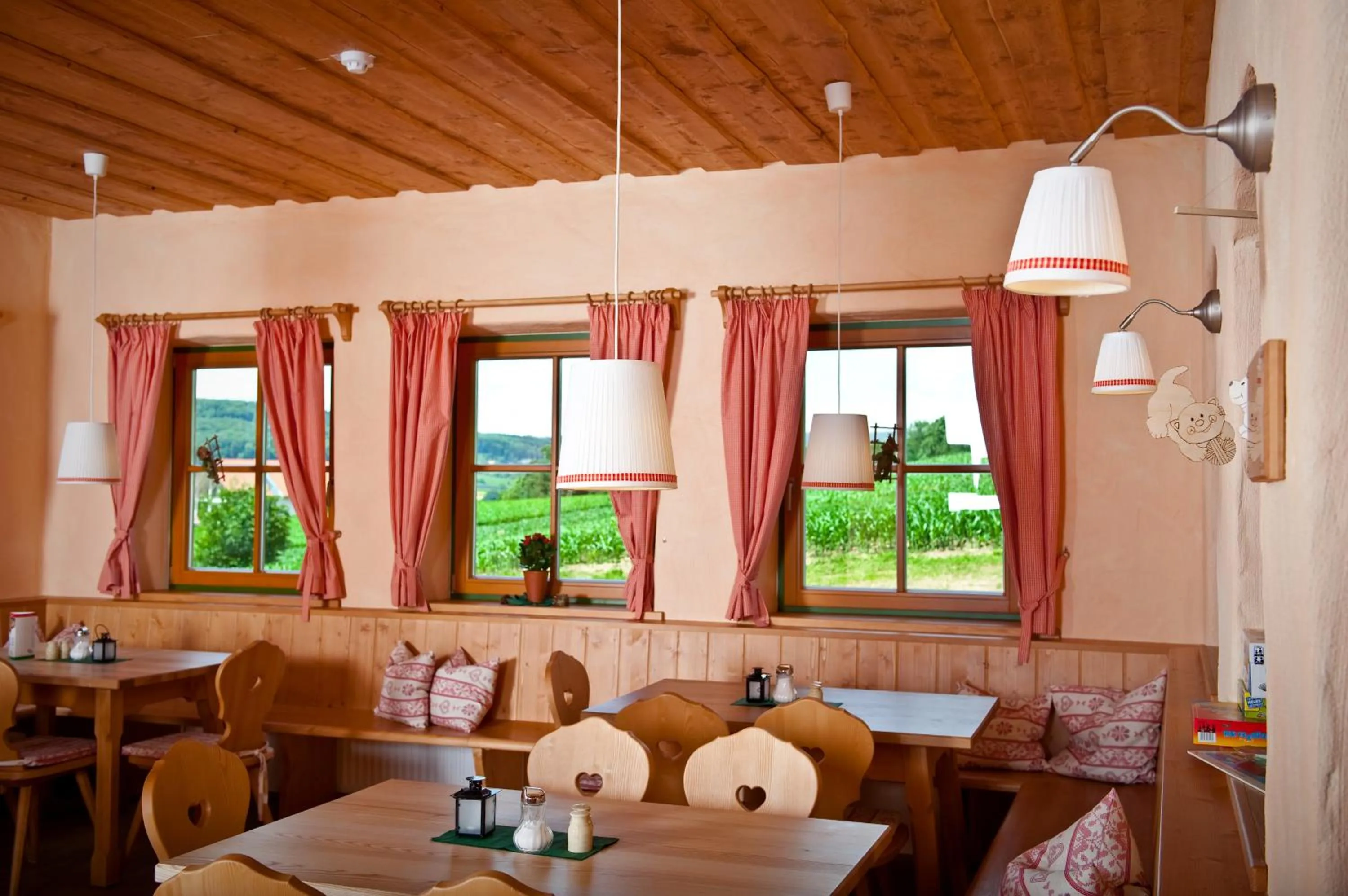 Restaurant/places to eat in JUFA Hotel Tieschen