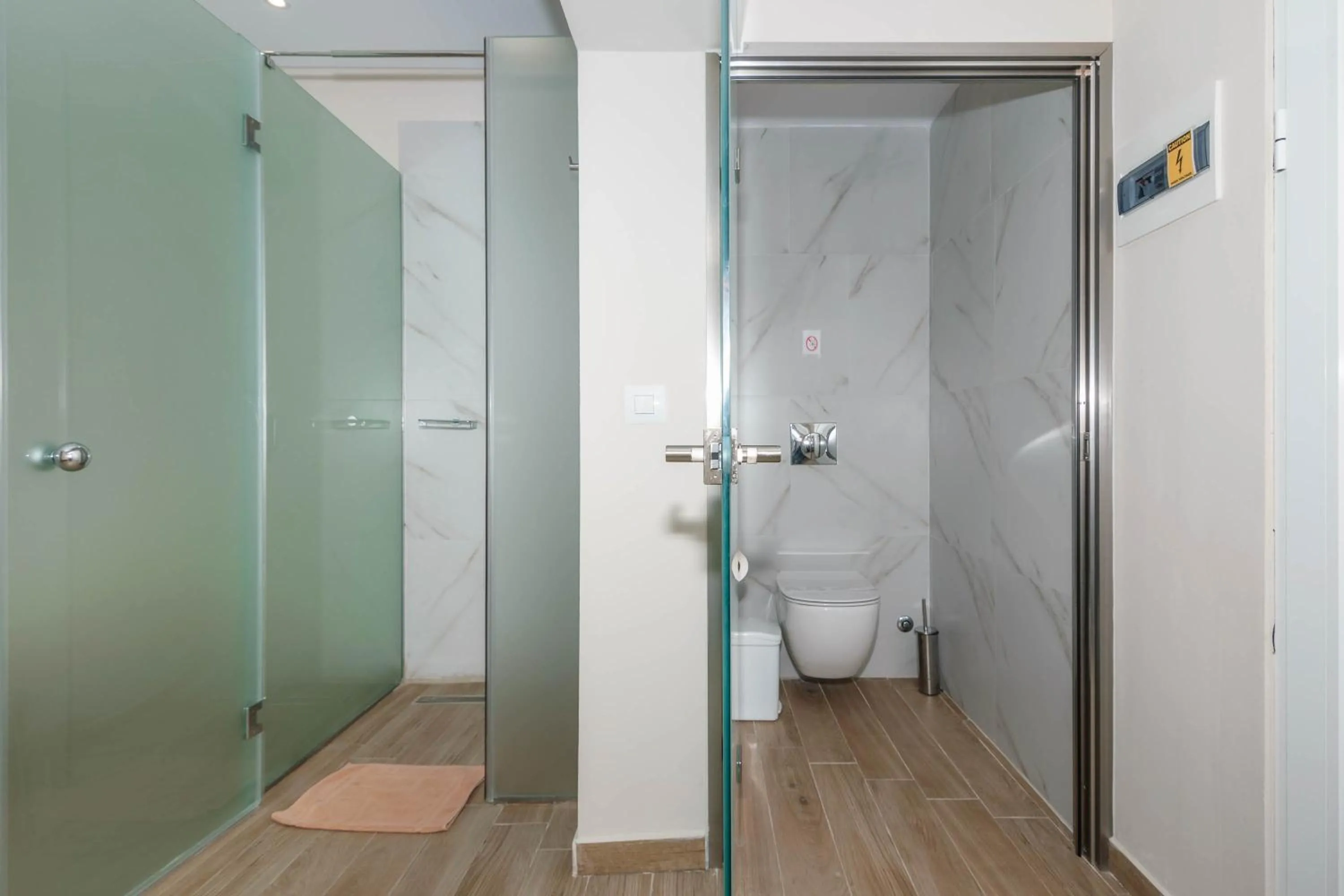 Shower in Belussi Beach Hotel & Suites