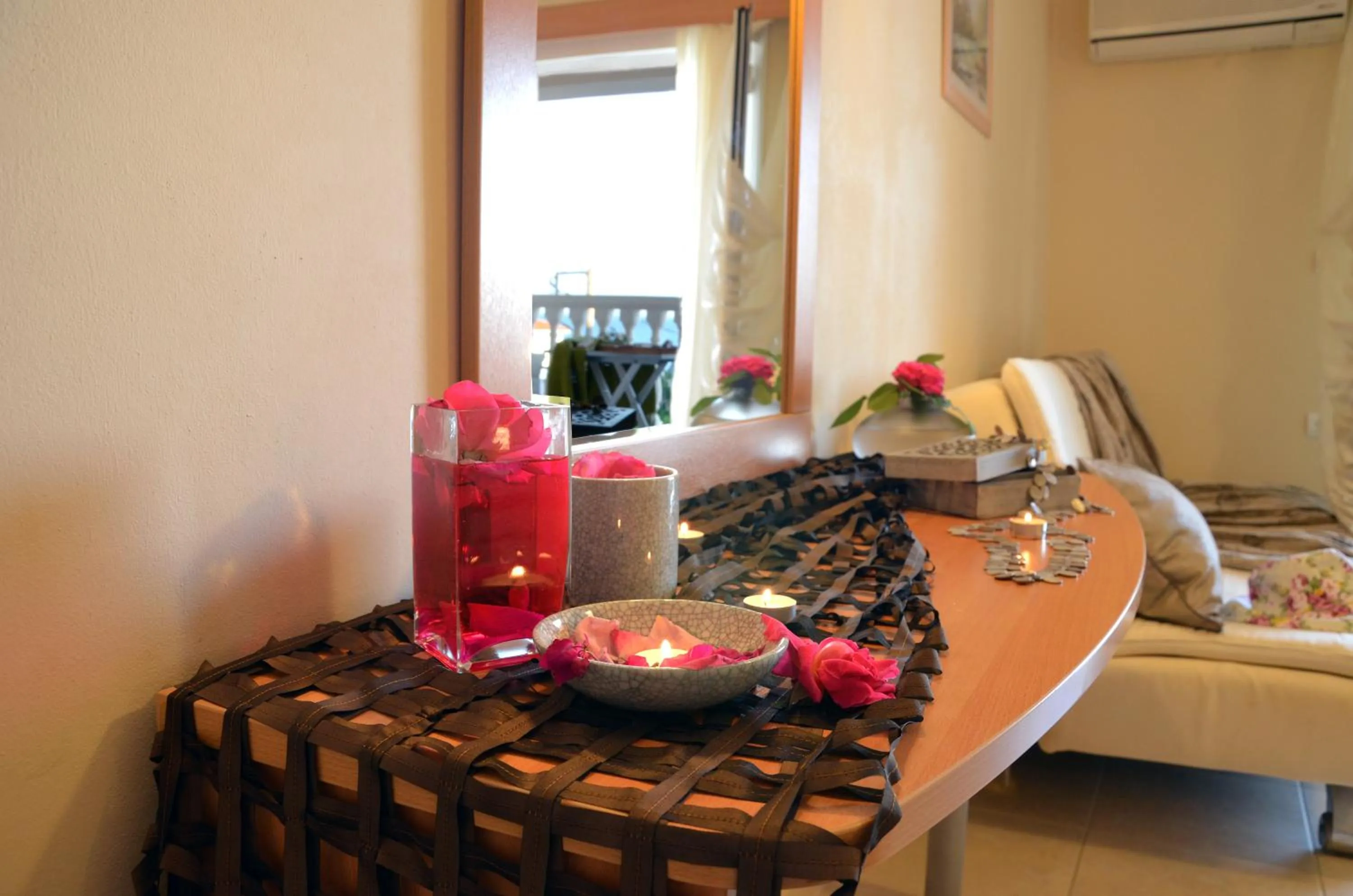 Decorative detail in Belussi Beach Hotel & Suites