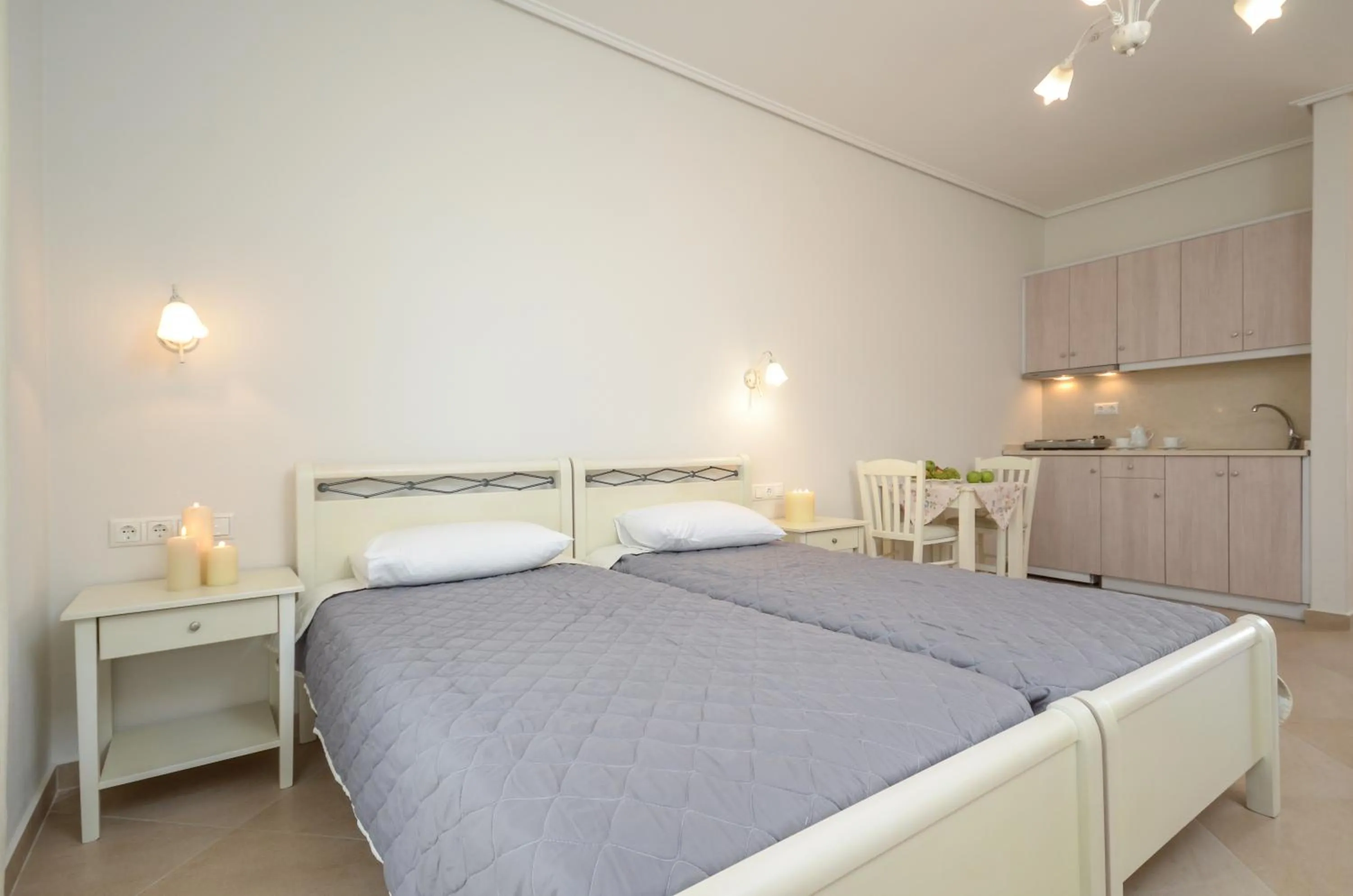 Kitchen or kitchenette, Bed in Perla Hotel