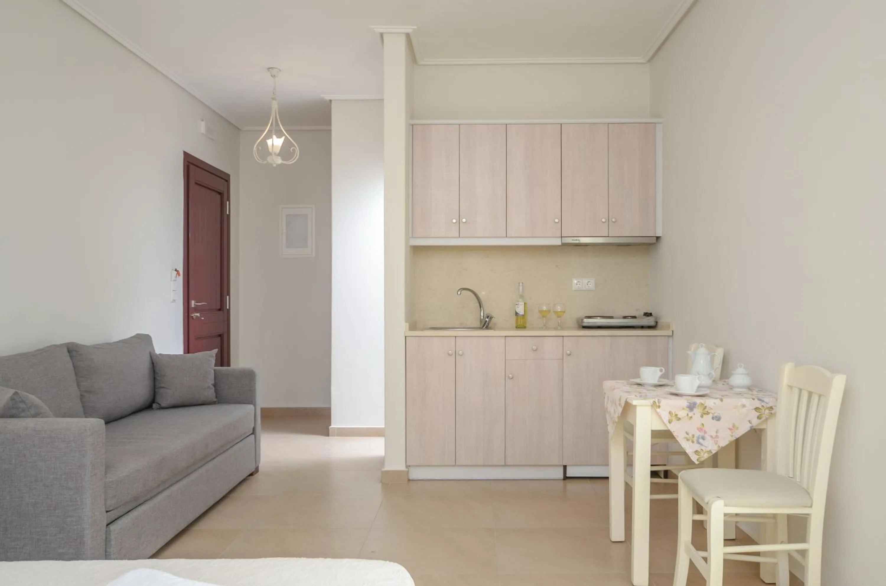 Coffee/tea facilities in Perla Hotel