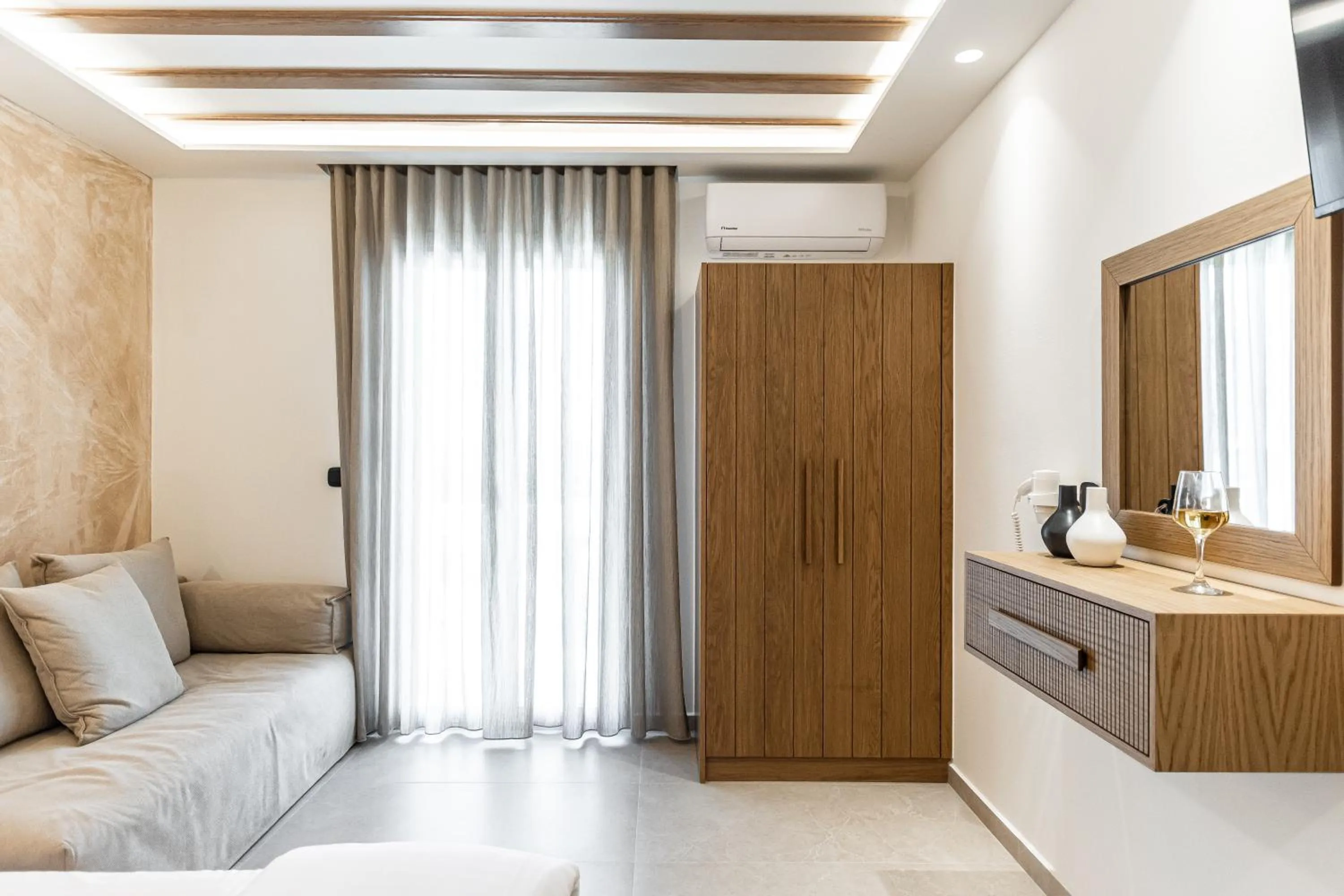 Living room, Bed in Perla Hotel