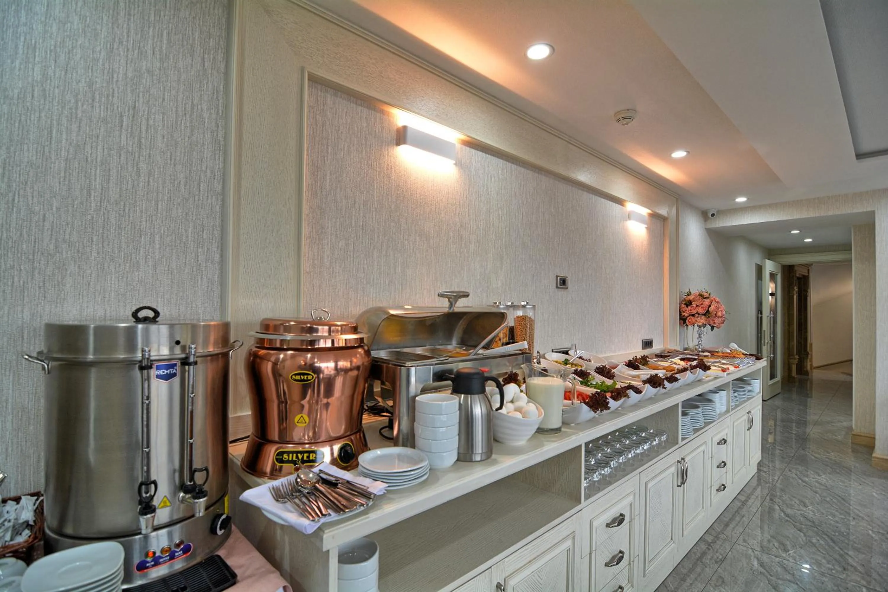 Breakfast in Novelty Hotel