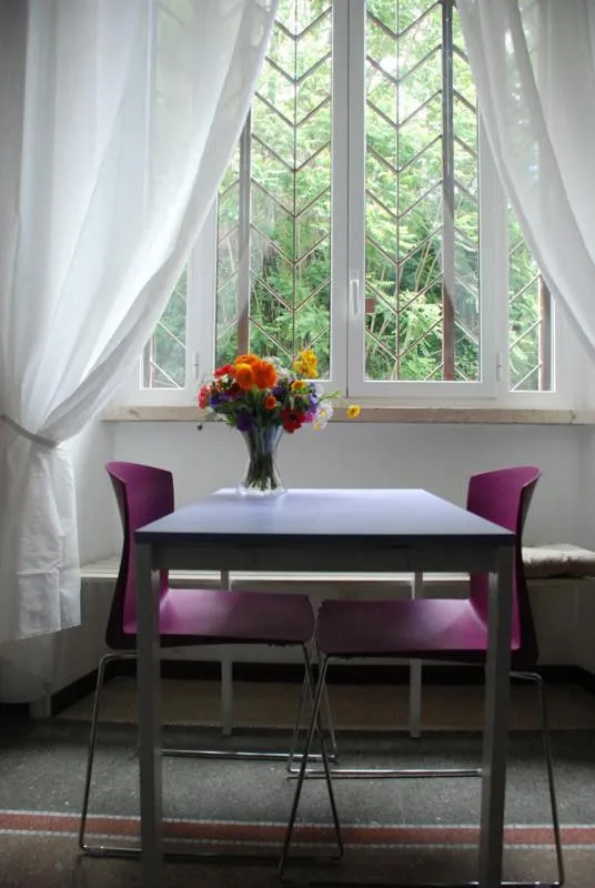 Decorative detail in Maison Colosseo (Via dei Querceti 24)
