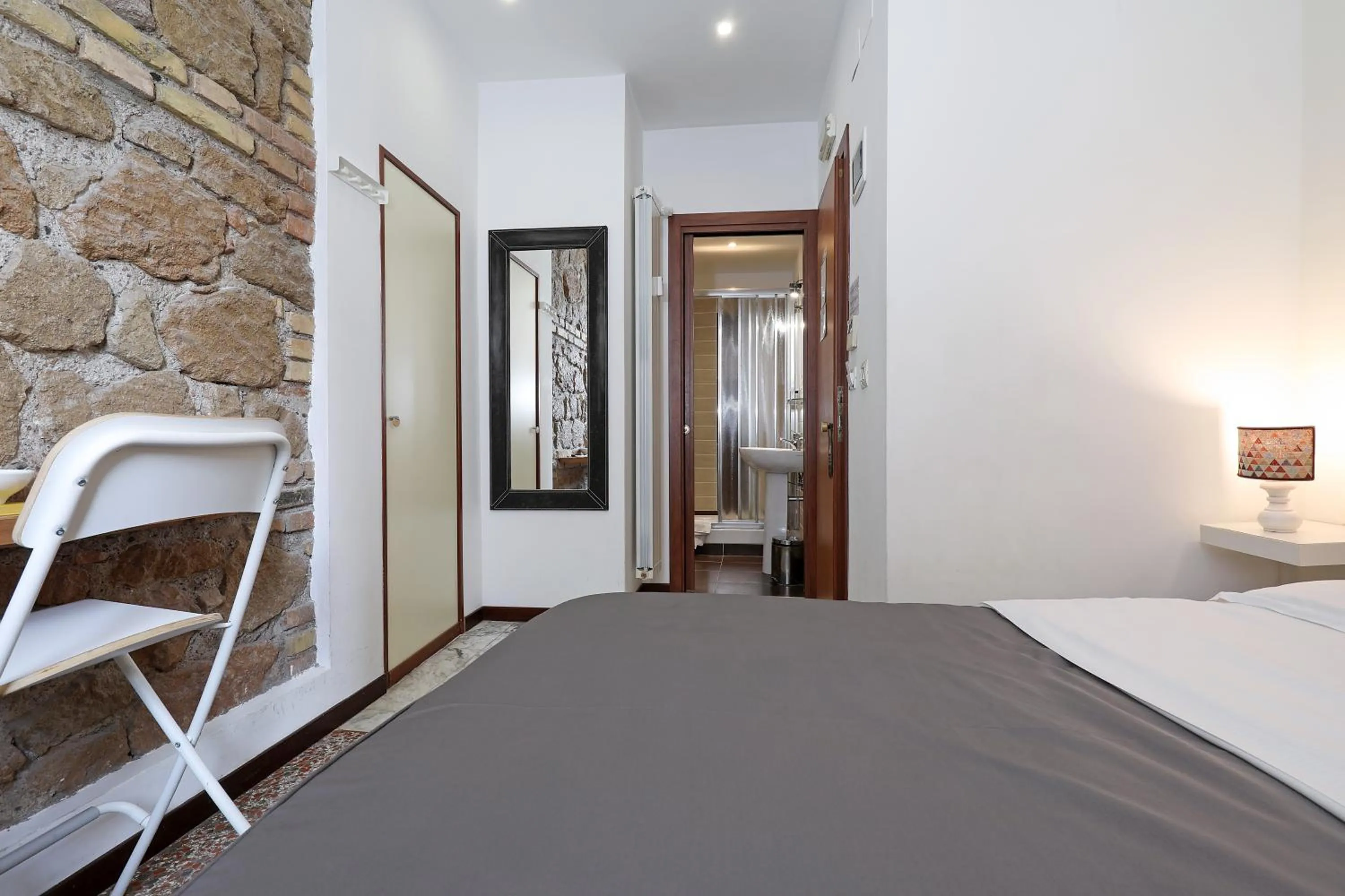 Bed in Maison Colosseo (Via dei Querceti 24)